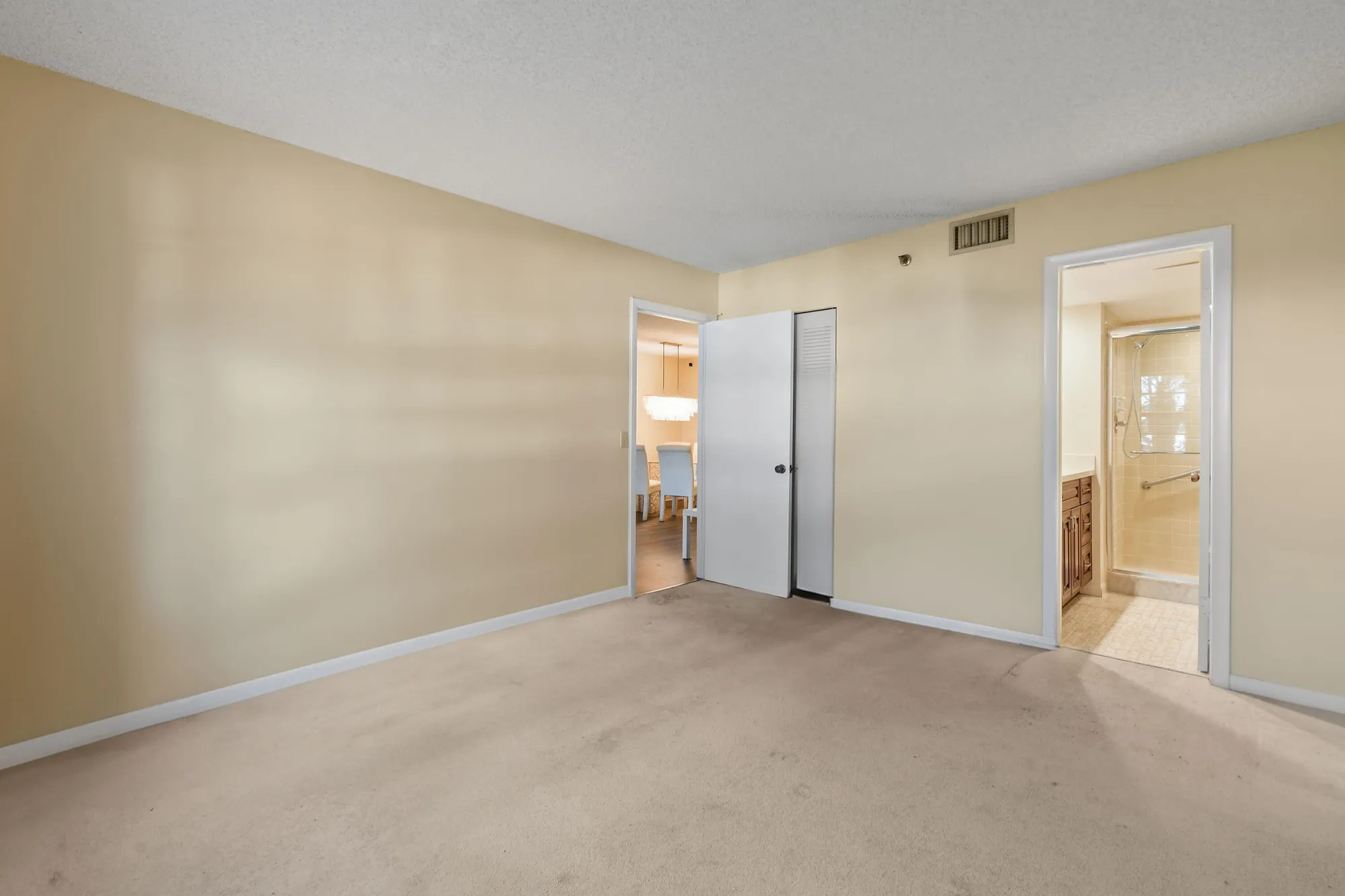 Property Slideshow image 11 of 43 | 4640 lucerne lakes blvd 306, Lake Worth, FL, 33467