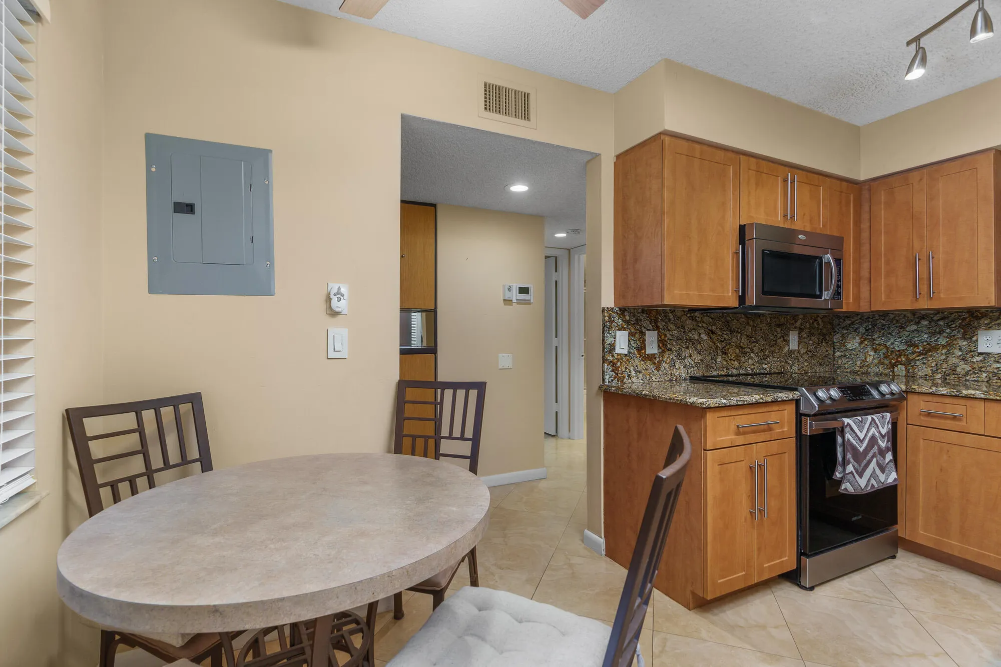 Property Slideshow image 8 of 48 | 6515 kensington ln apt 201, Delray Beach, FL, 33446