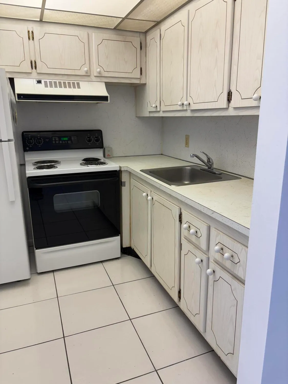 Property Slideshow image 2 of 12 | 113 berkshire e unit e, West Palm Beach, FL, 33417