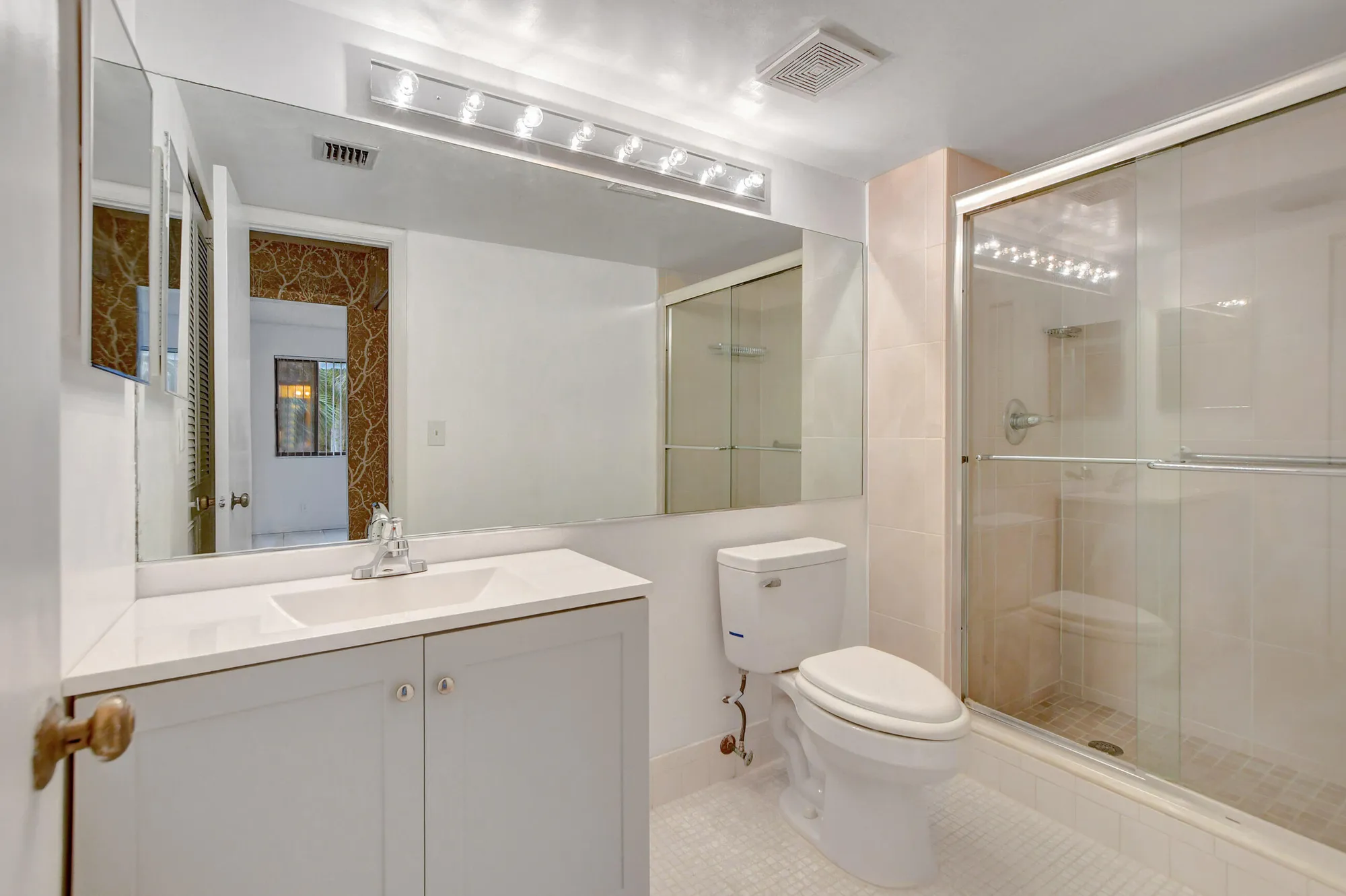 Property Slideshow image 20 of 34 | 11255 green lake dr 202, Boynton Beach, FL, 33437