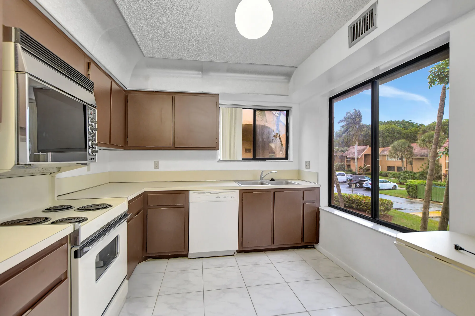 Property Slideshow image 21 of 34 | 11255 green lake dr 202, Boynton Beach, FL, 33437