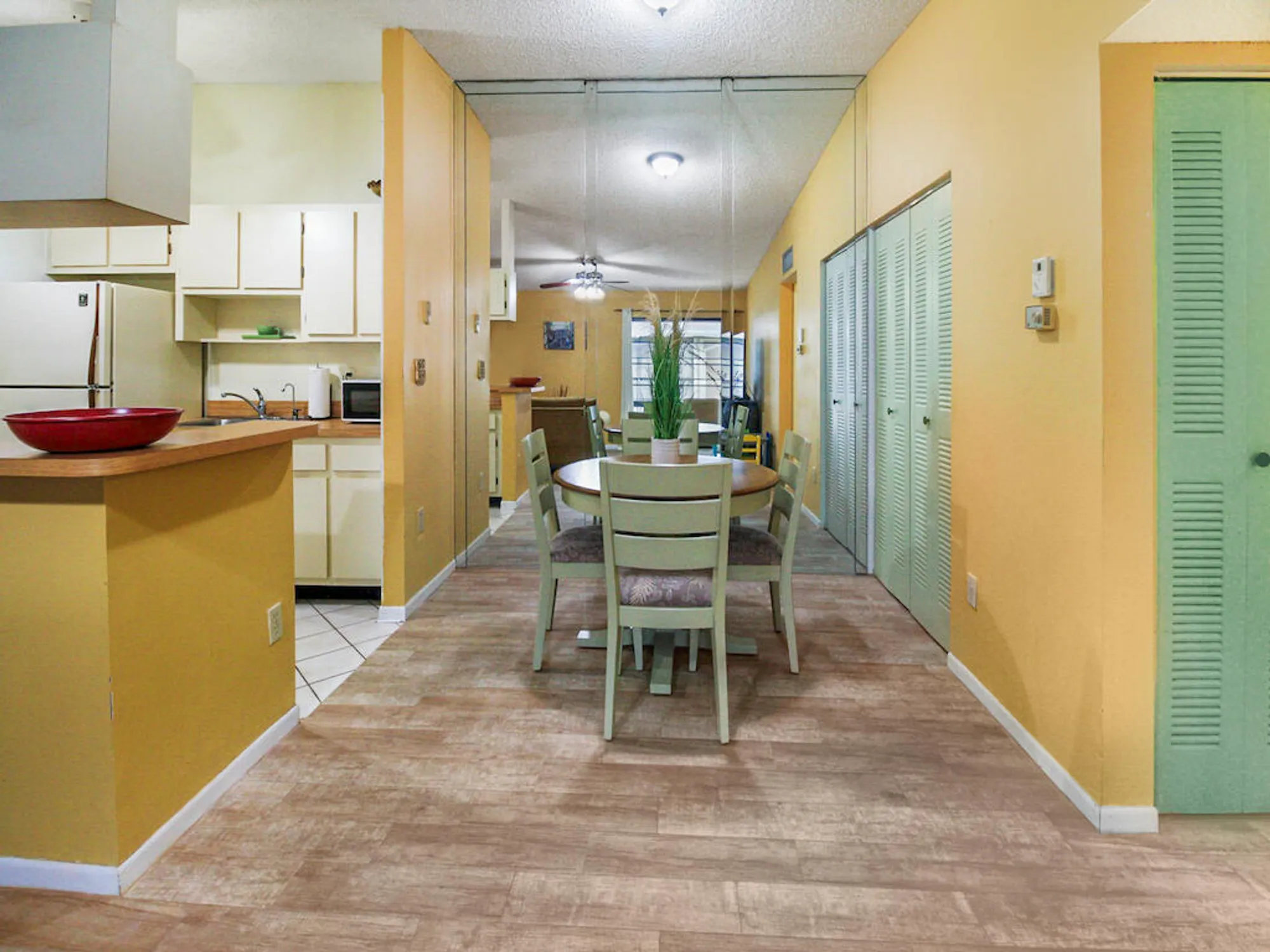 Property Slideshow image 9 of 29 | 7837 ashmont cir 212, Tamarac, FL, 33321