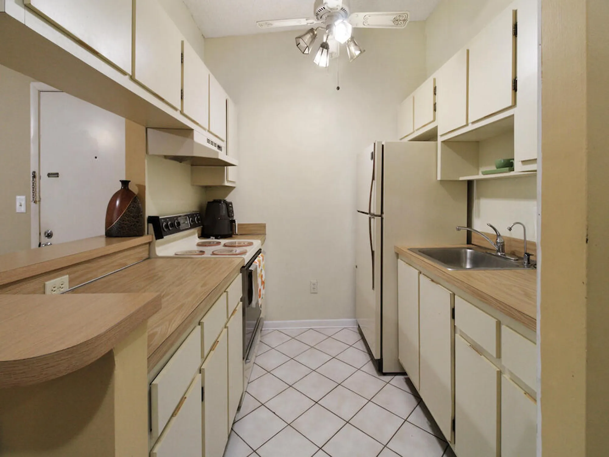 Property Slideshow image 10 of 29 | 7837 ashmont cir 212, Tamarac, FL, 33321