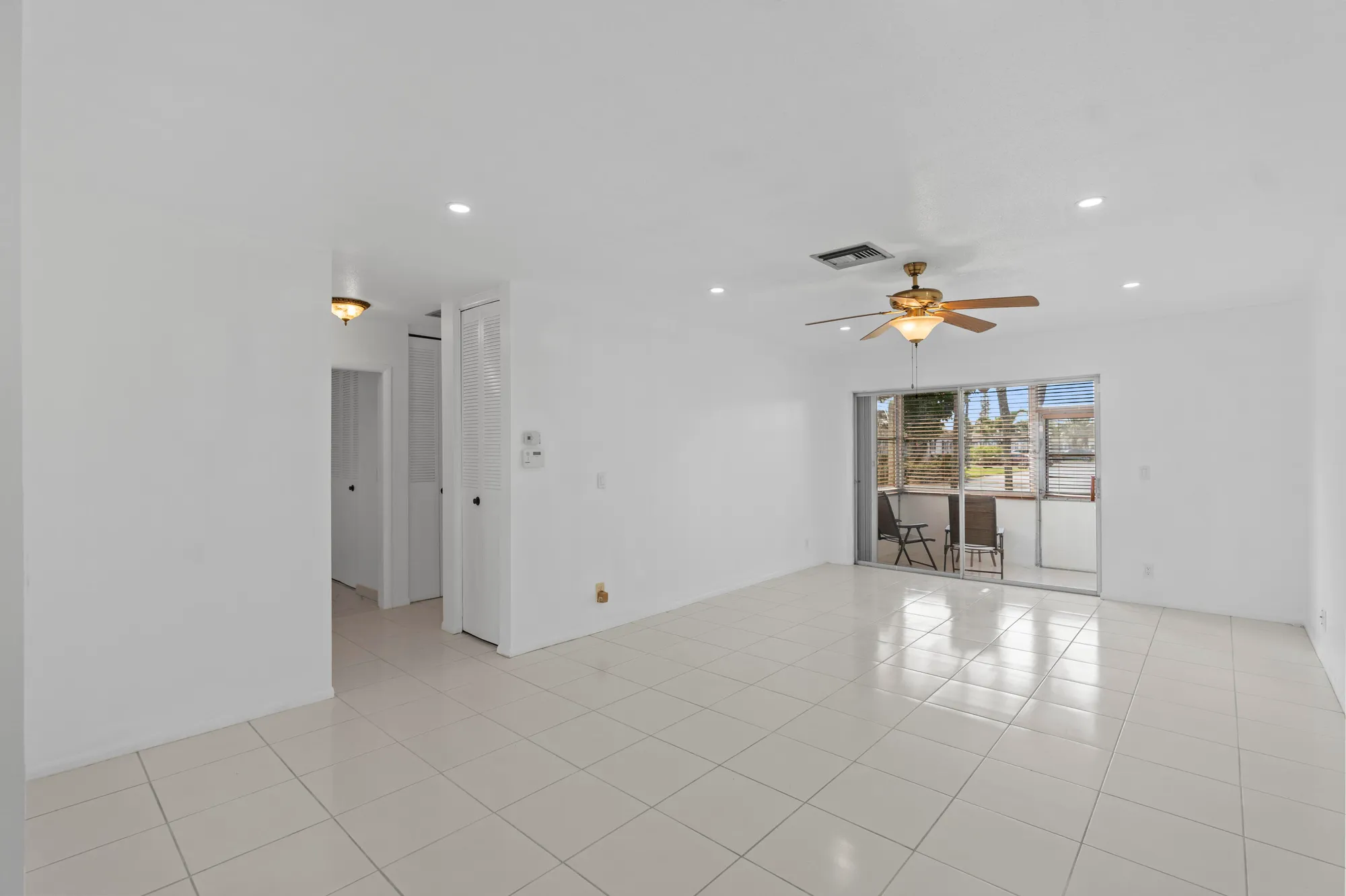 Property Slideshow image 6 of 33 | 2894 crosley dr d, West Palm Beach, FL, 33415