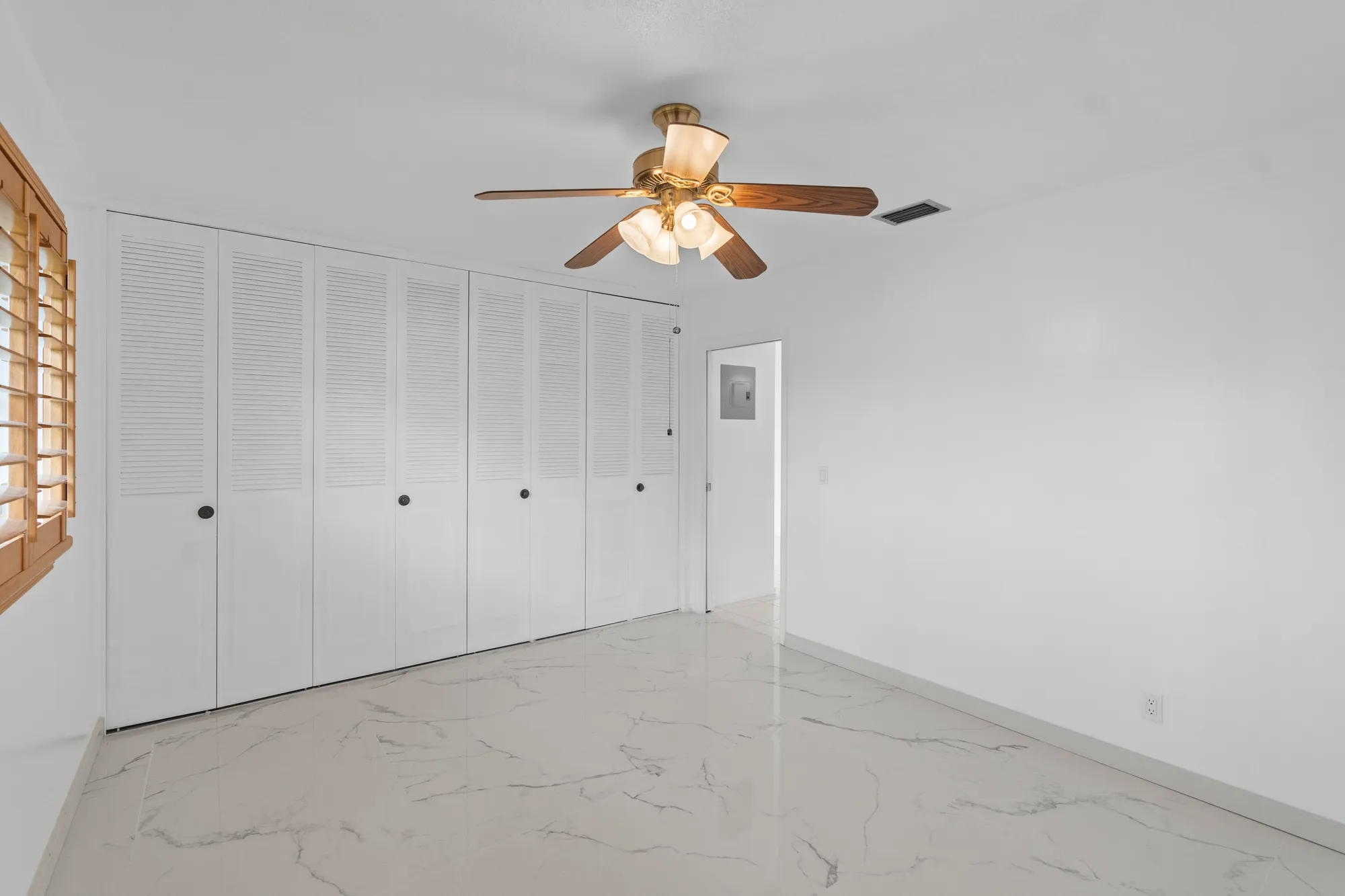 Property Slideshow image 13 of 33 | 2894 crosley dr d, West Palm Beach, FL, 33415