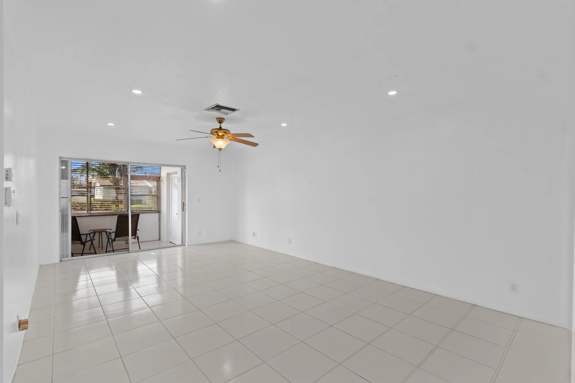Property Slideshow image 17 of 33 | 2894 crosley dr d, West Palm Beach, FL, 33415