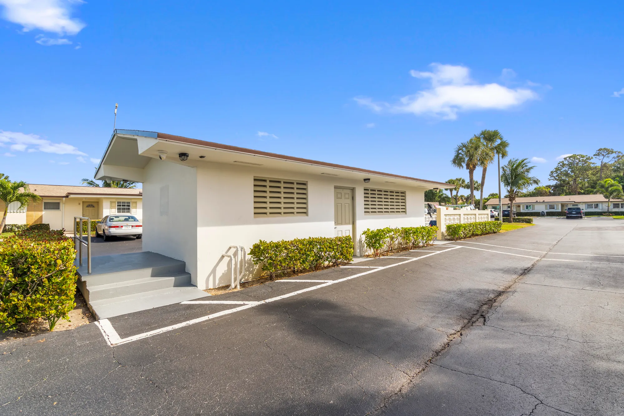 Property Slideshow image 28 of 33 | 2894 crosley dr d, West Palm Beach, FL, 33415