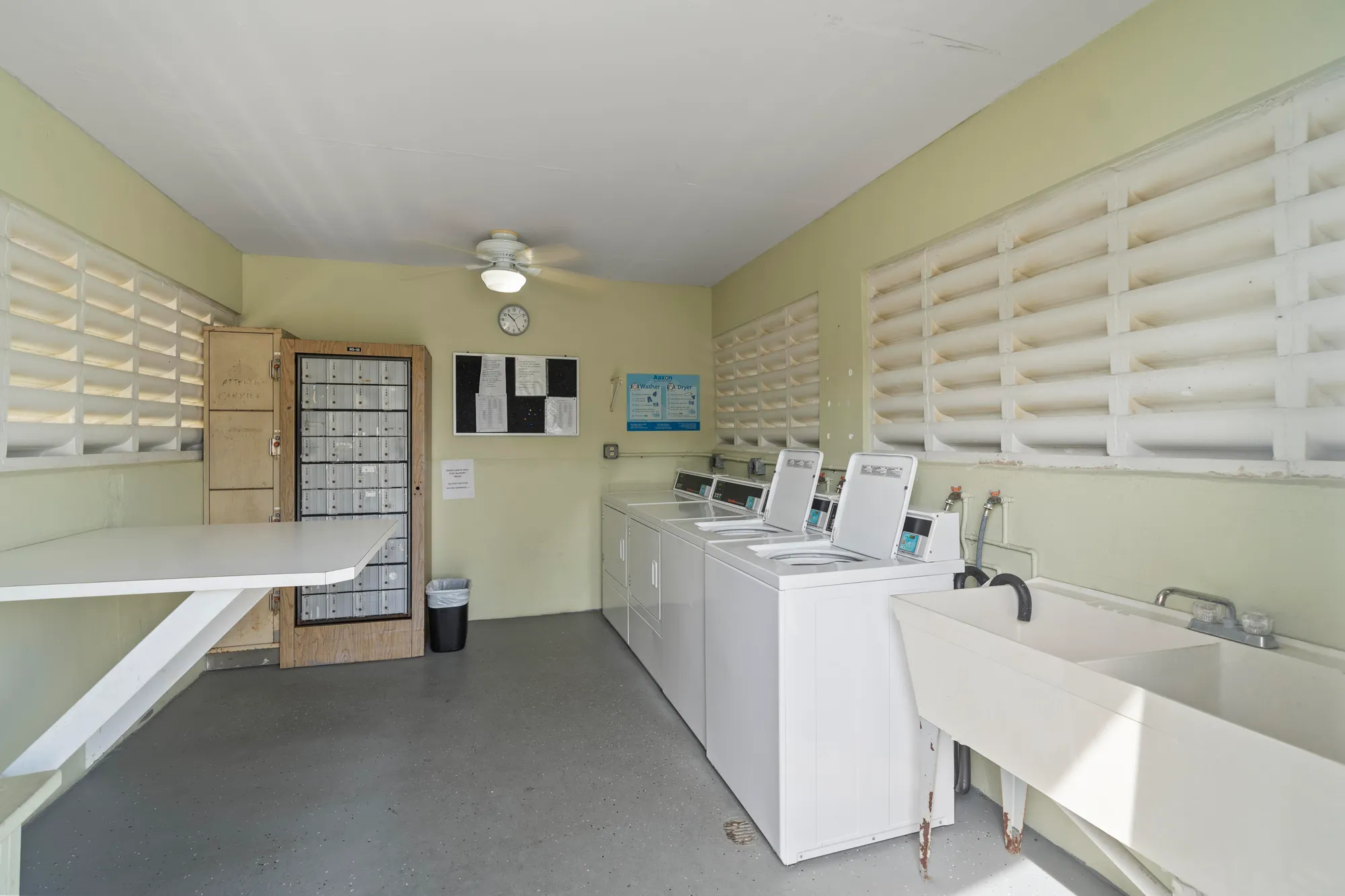 Property Slideshow image 29 of 33 | 2894 crosley dr d, West Palm Beach, FL, 33415