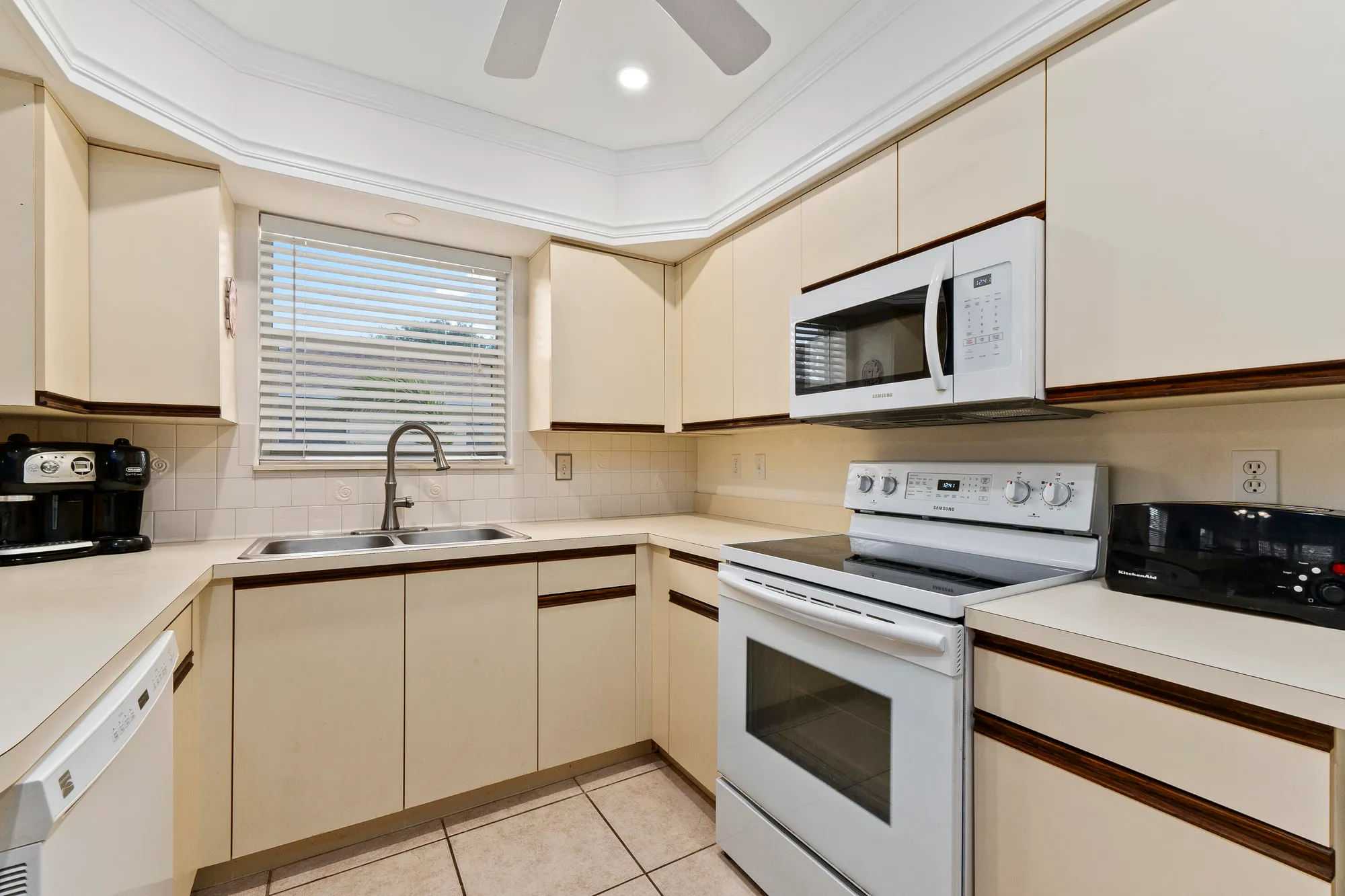 Property Slideshow image 9 of 31 | 2950 se ocean blvd 117-8, Stuart, FL, 34996