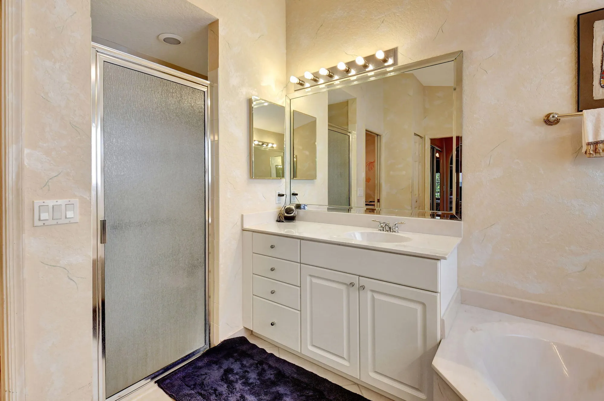 Property Slideshow image 18 of 58 | 5113 glenville dr, Boynton Beach, FL, 33437