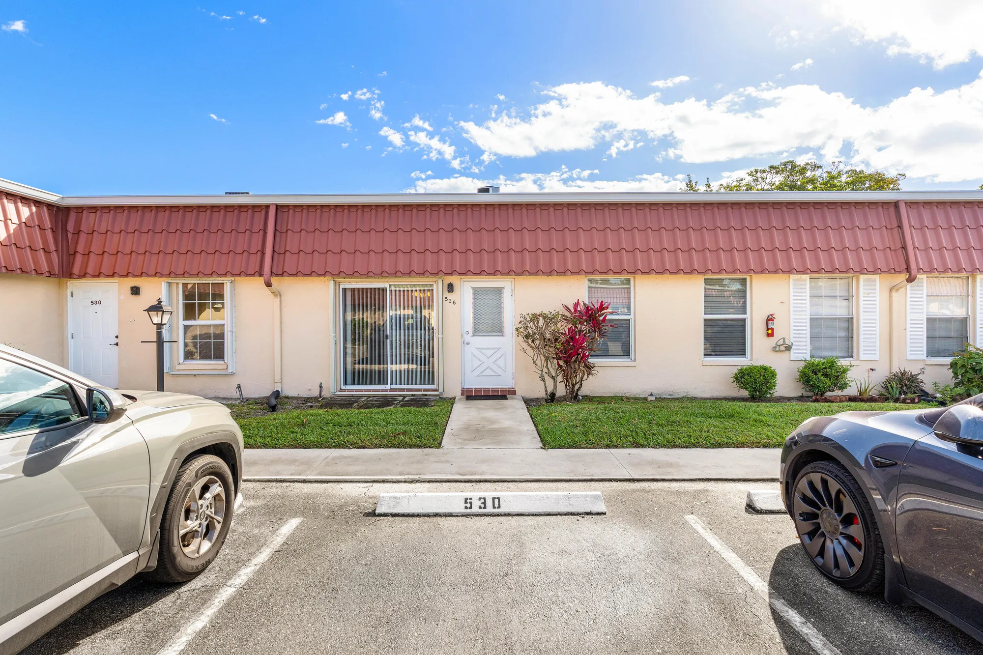 Property Slideshow image 1 of 41 | 528 franconia cir, Lake Worth, FL, 33467