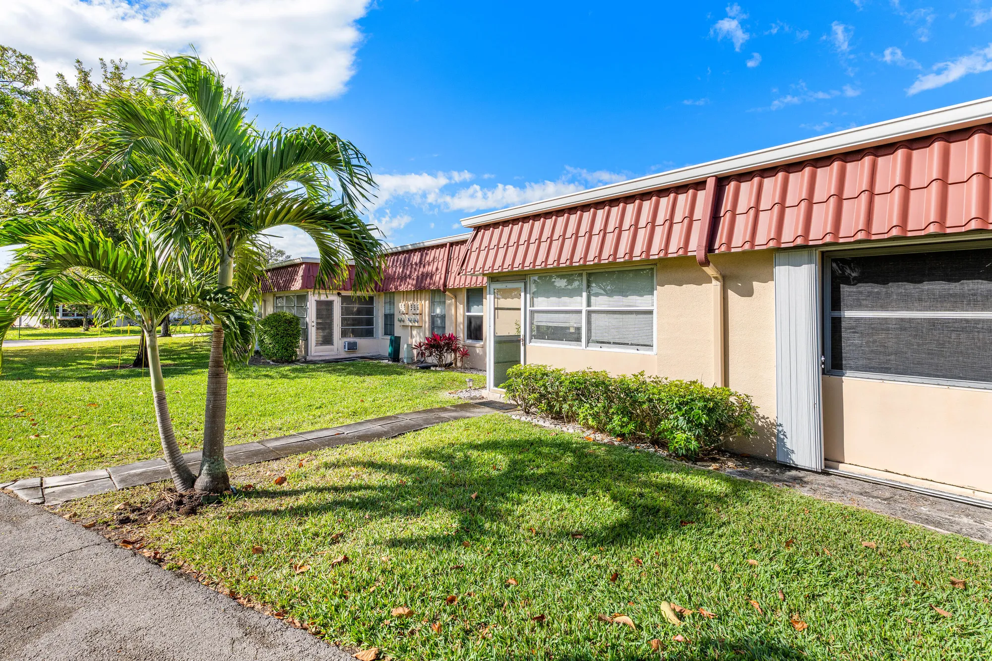 Property Slideshow image 2 of 41 | 528 franconia cir, Lake Worth, FL, 33467