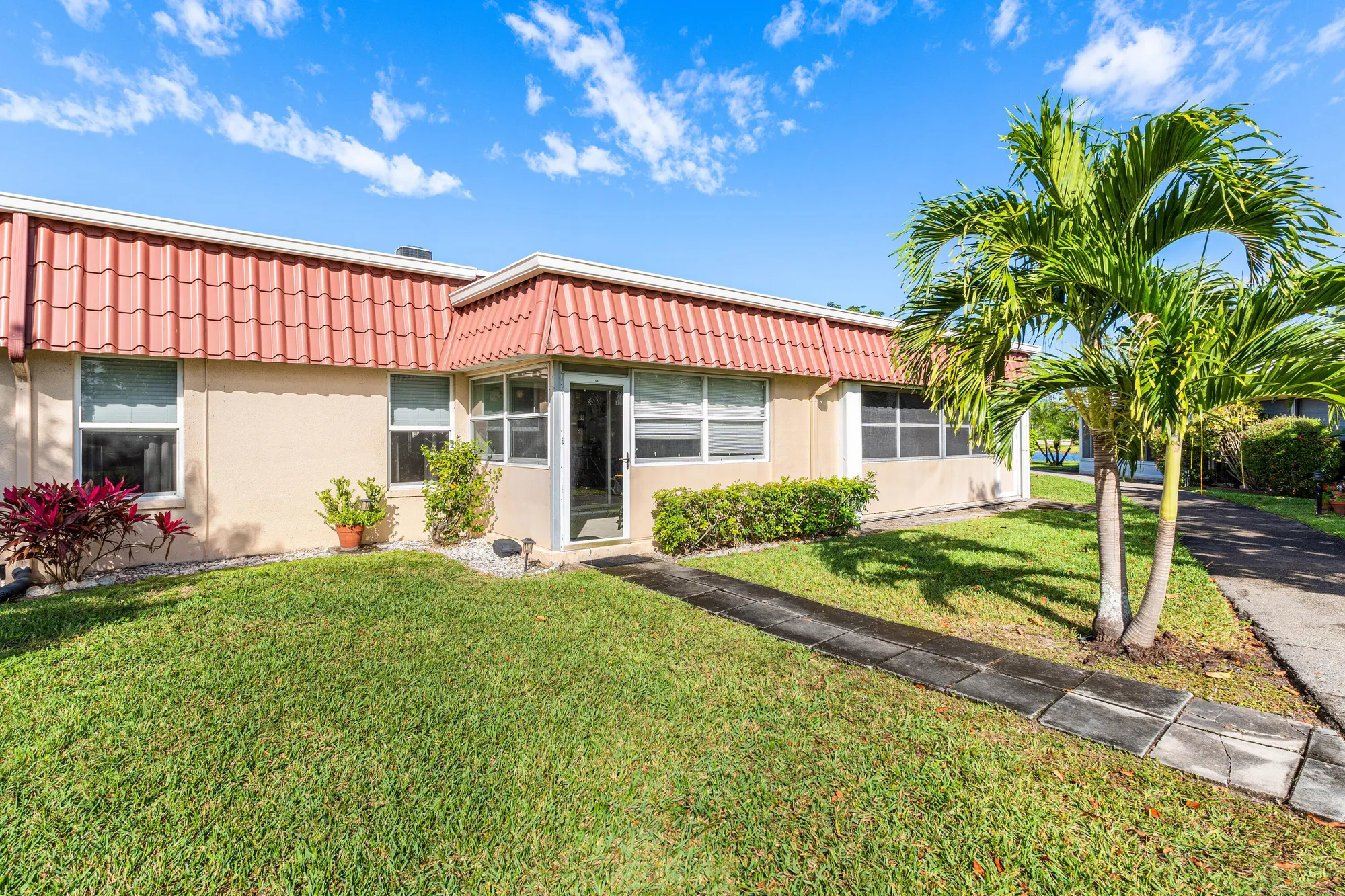 Property Slideshow image 39 of 41 | 528 franconia cir, Lake Worth, FL, 33467