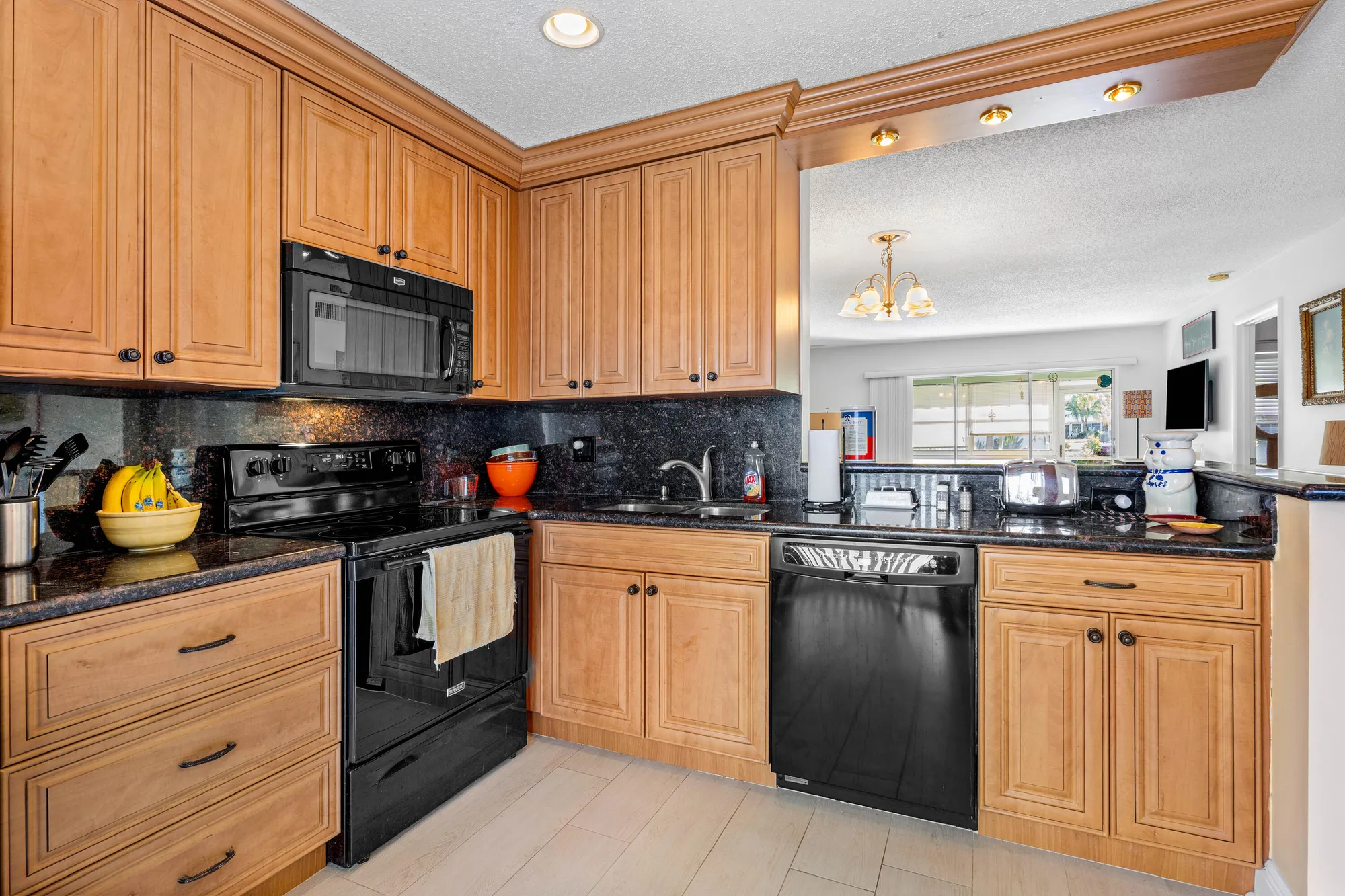 Property Slideshow image 11 of 41 | 528 franconia cir, Lake Worth, FL, 33467