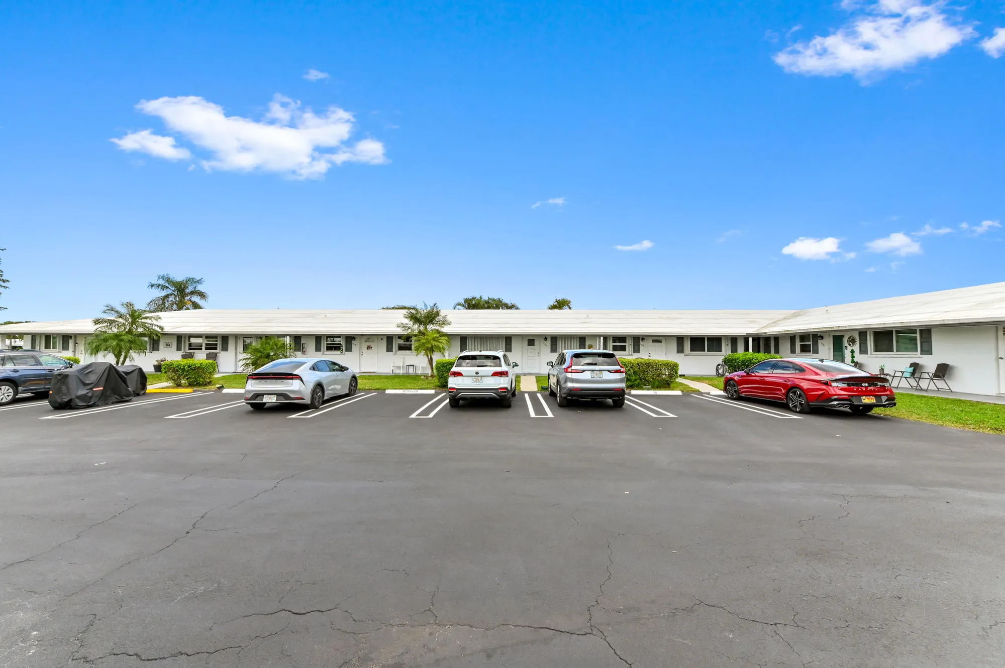 Property Slideshow image 1 of 27 | 200 leisure lake cir 106, Boynton Beach, FL, 33426