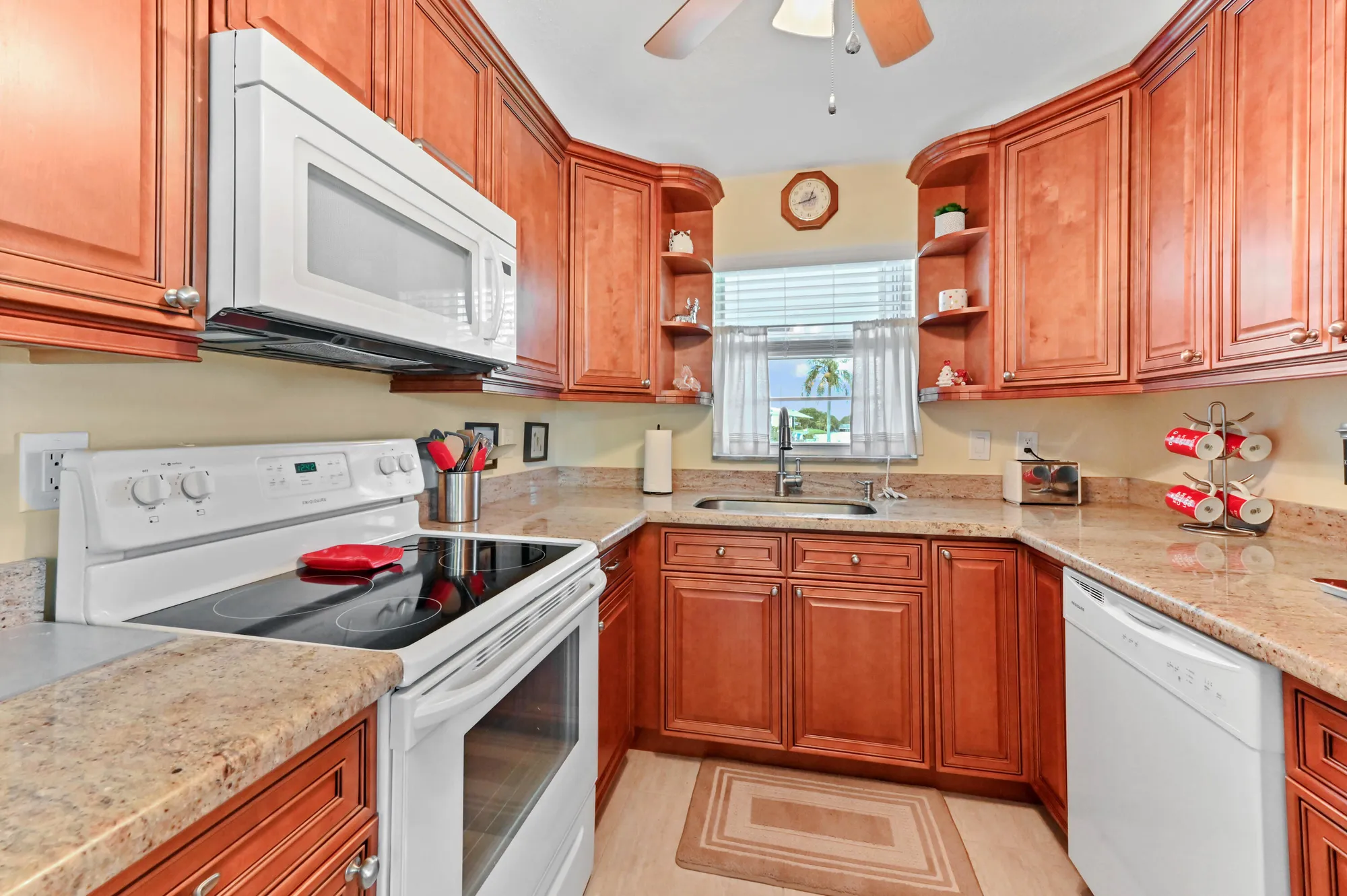 Property Slideshow image 7 of 27 | 200 leisure lake cir 106, Boynton Beach, FL, 33426
