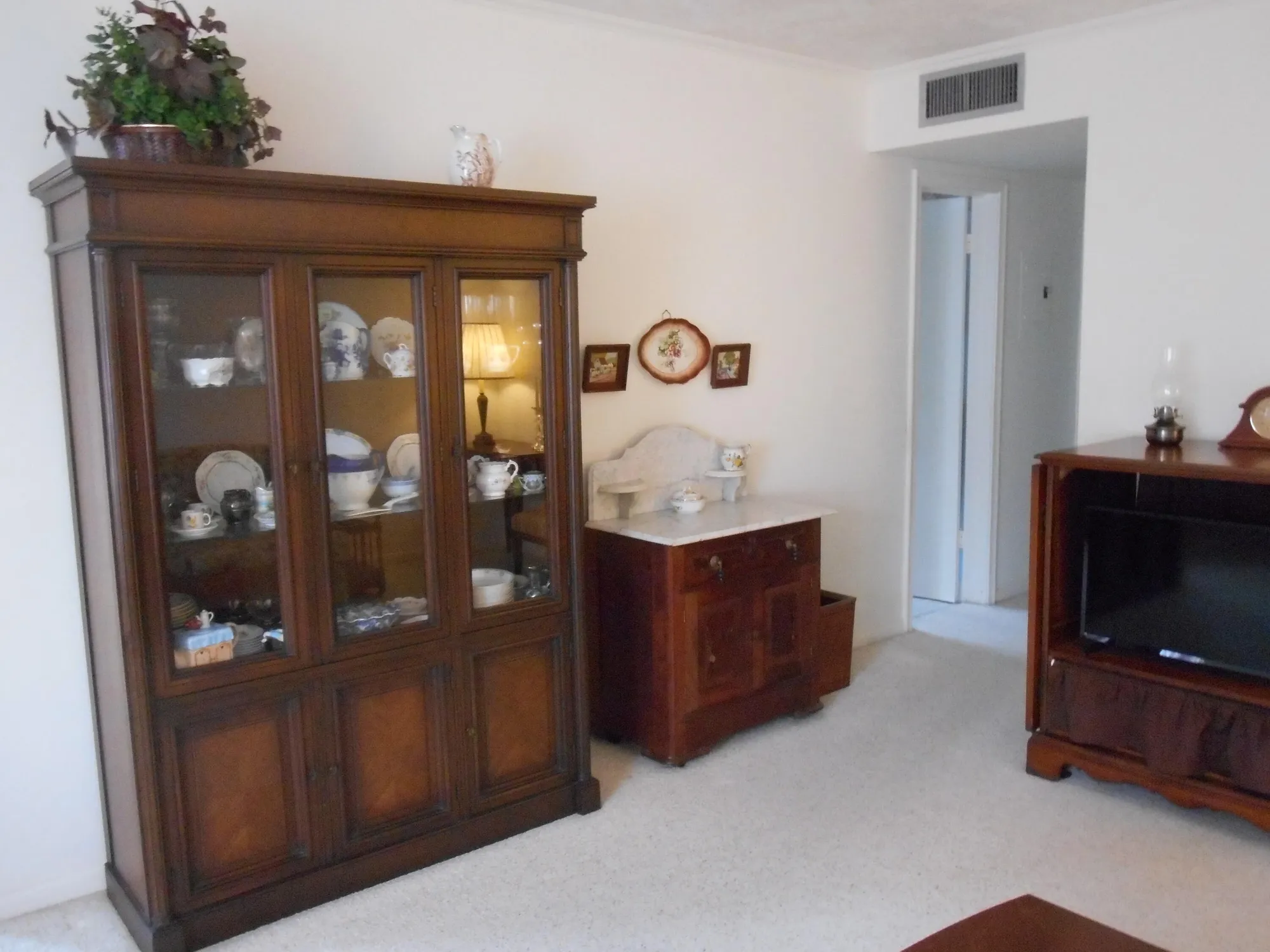 Property Slideshow image 5 of 27 | 3322 cynthia ln apt 106, Lake Worth Beach, FL, 33461