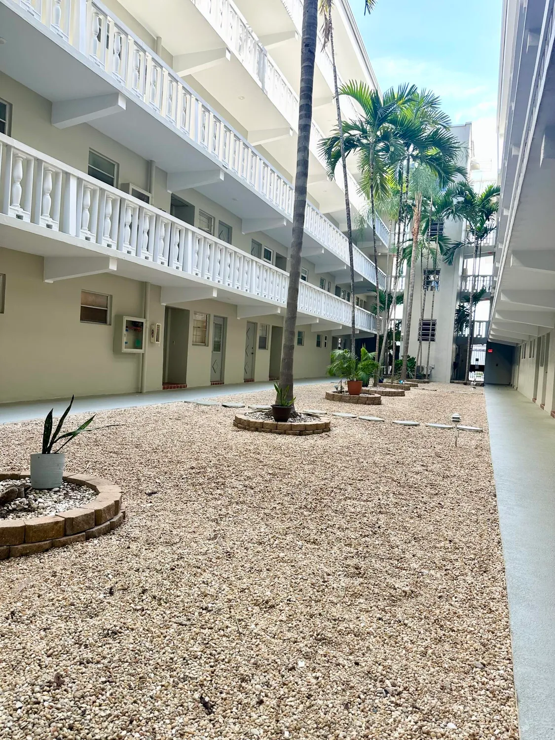 Property Slideshow image 4 of 22 | 330 se 2nd st apt 501g, Hallandale Beach, FL, 33009