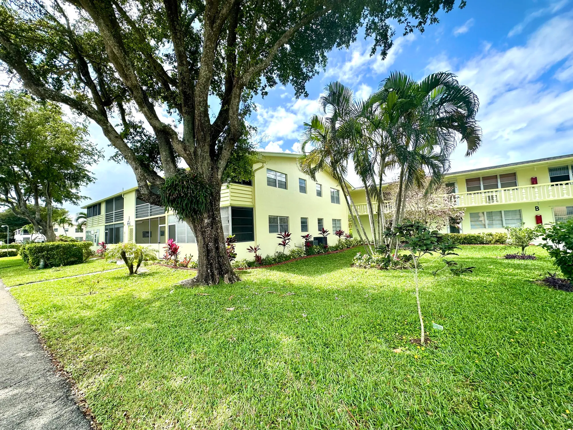 Property Slideshow image 23 of 27 | 31 sheffield b, West Palm Beach, FL, 33417