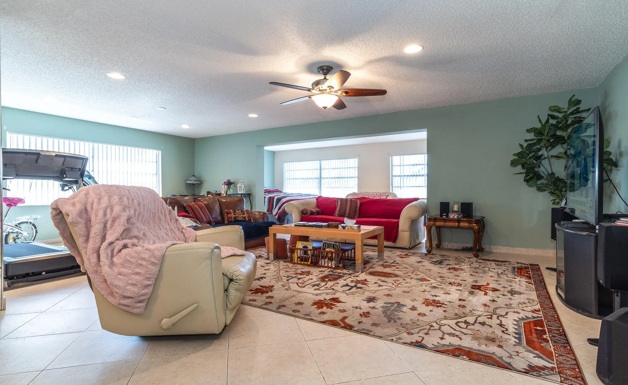 Property Slideshow image 11 of 33 | 7076 pine manor dr, Lake Worth, FL, 33467