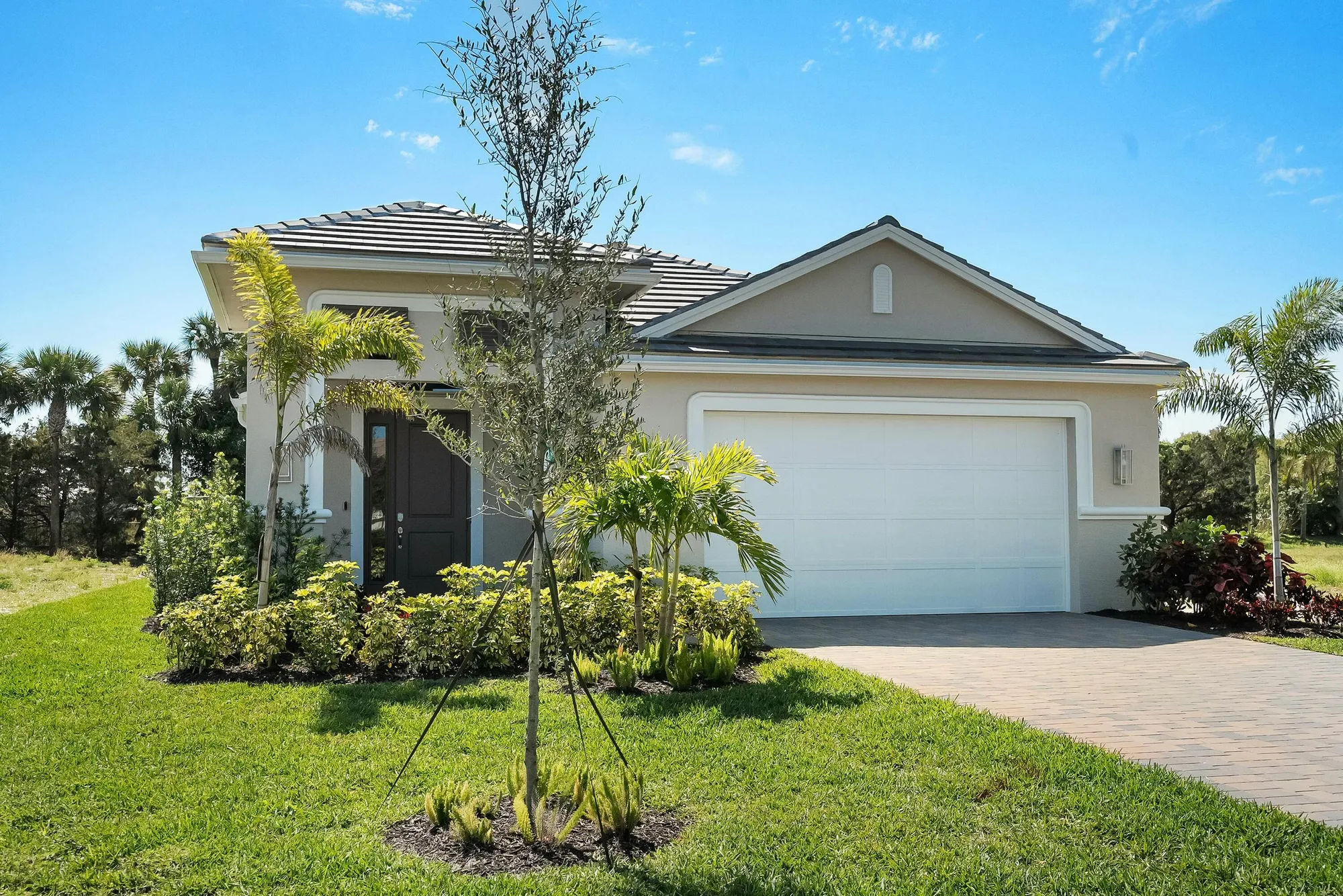 Property Slideshow image 2 of 42 | 2151 falls cir, Vero Beach, FL, 32967