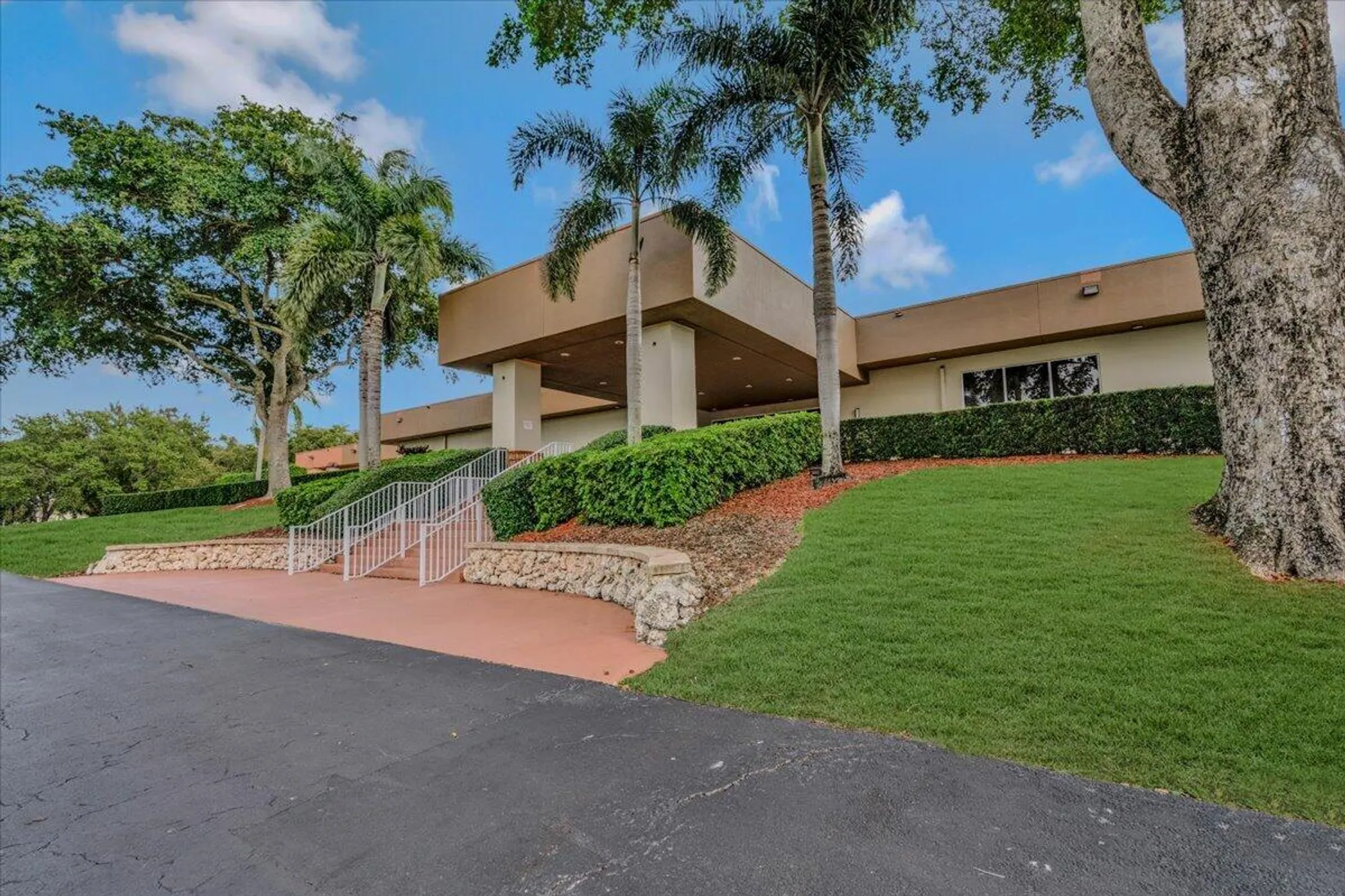 Property Slideshow image 25 of 33 | 15355 lakes of delray blvd 206, Delray Beach, FL, 33484