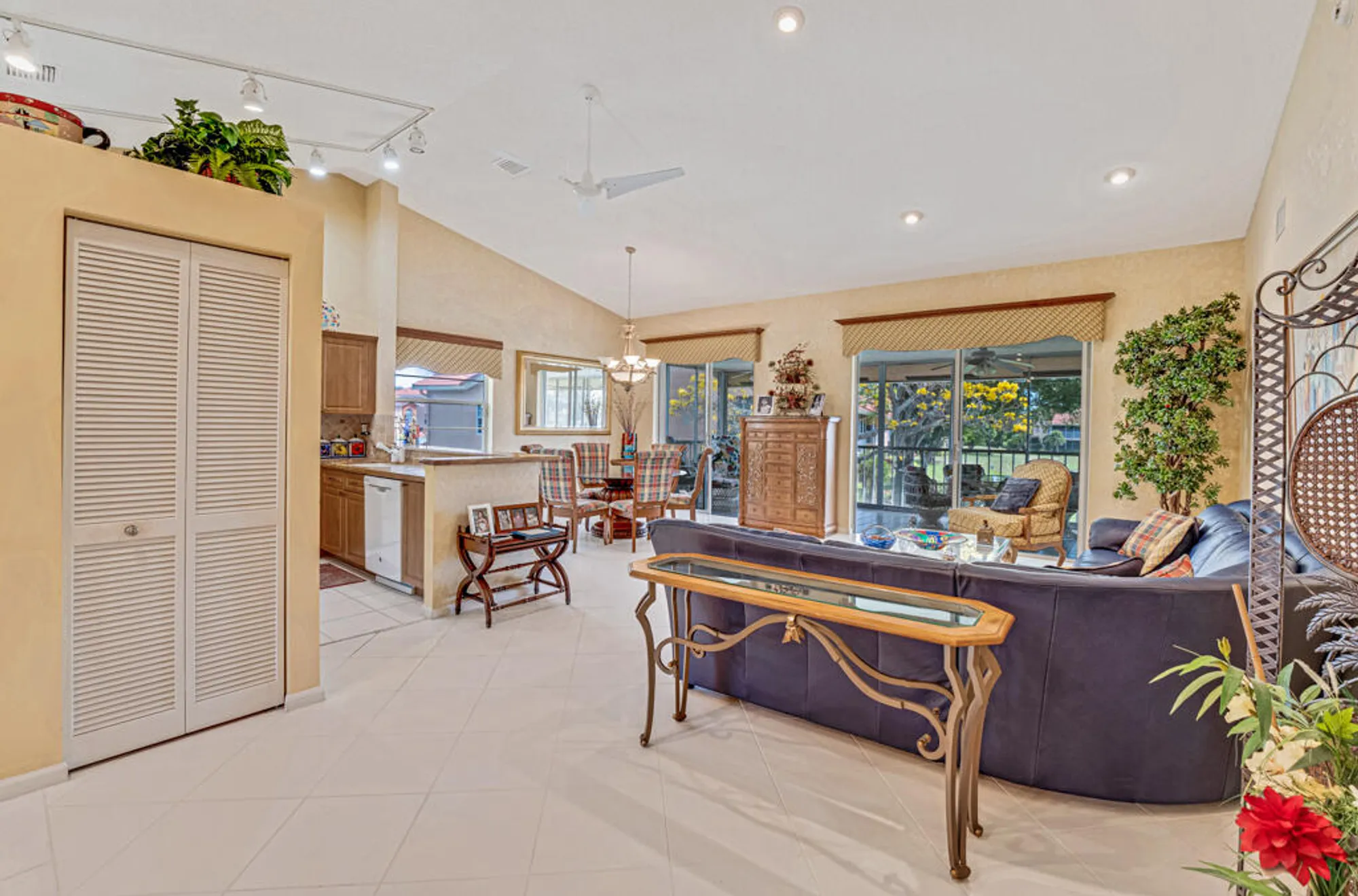 Property Slideshow image 7 of 49 | 9805 shadybrook 201 dr 201, Boynton Beach, FL, 33437