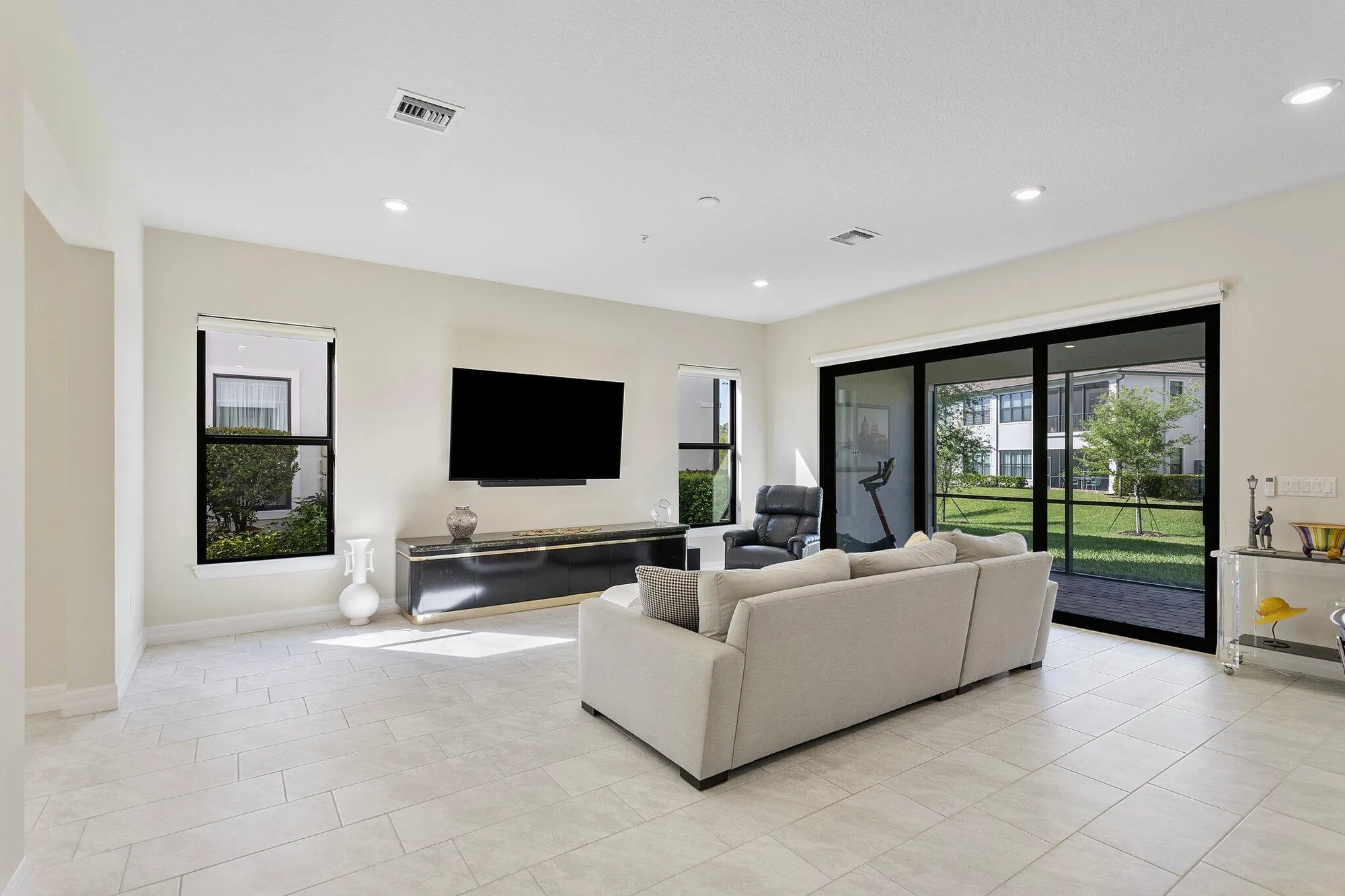 Property Slideshow image 9 of 40 | 21908 canadensis cir # 101, Boca Raton, FL, 33428