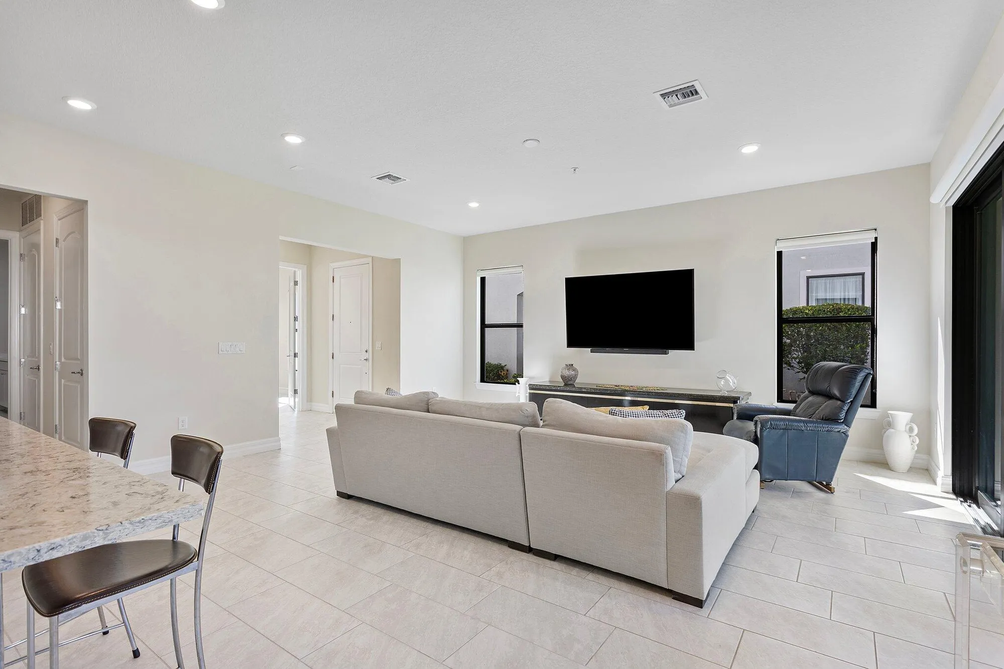 Property Slideshow image 10 of 40 | 21908 canadensis cir # 101, Boca Raton, FL, 33428