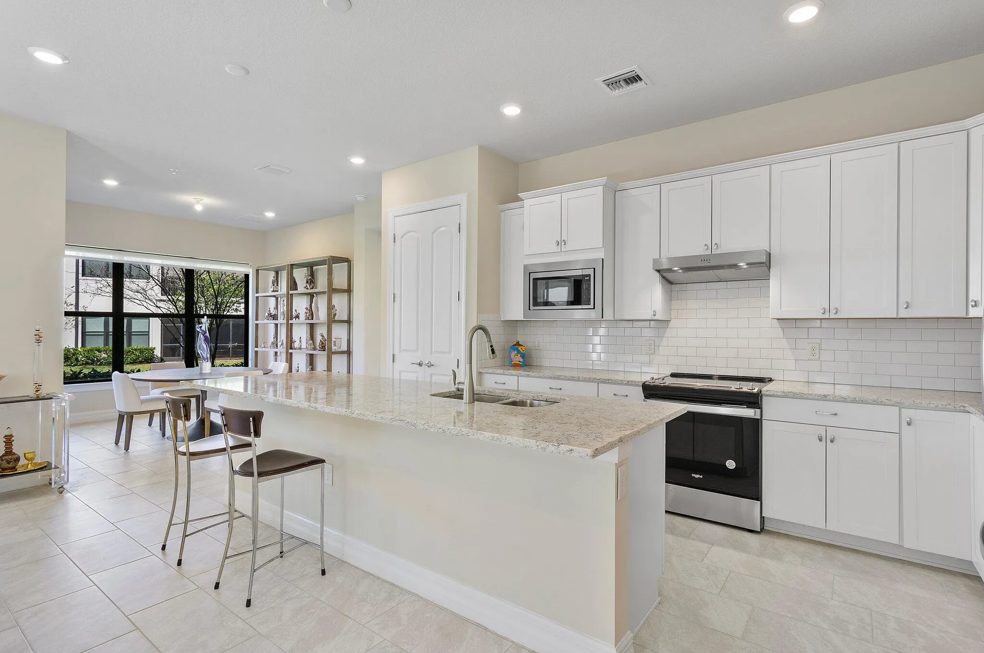 Property Slideshow image 7 of 40 | 21908 canadensis cir # 101, Boca Raton, FL, 33428