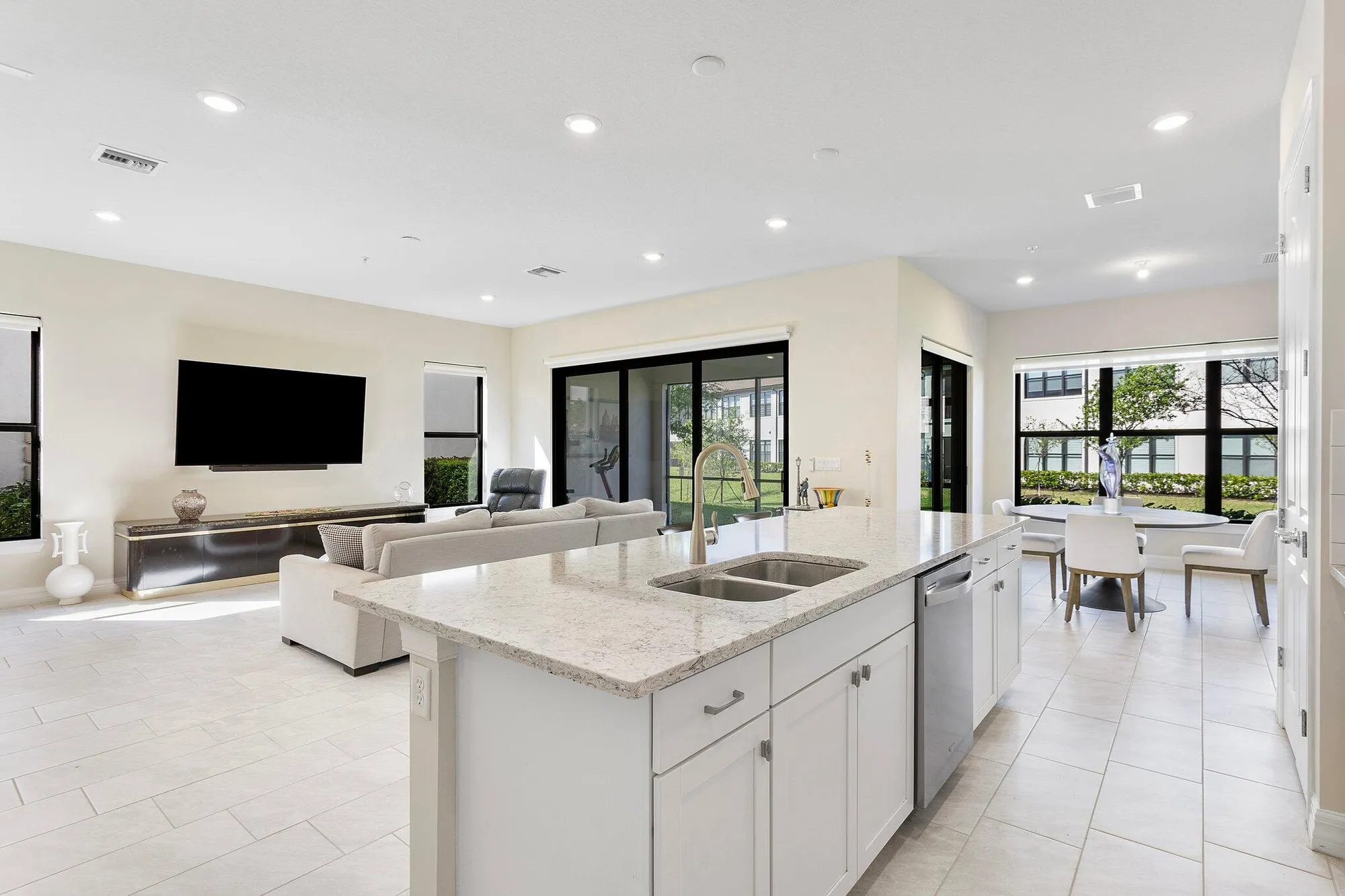Property Slideshow image 5 of 40 | 21908 canadensis cir # 101, Boca Raton, FL, 33428