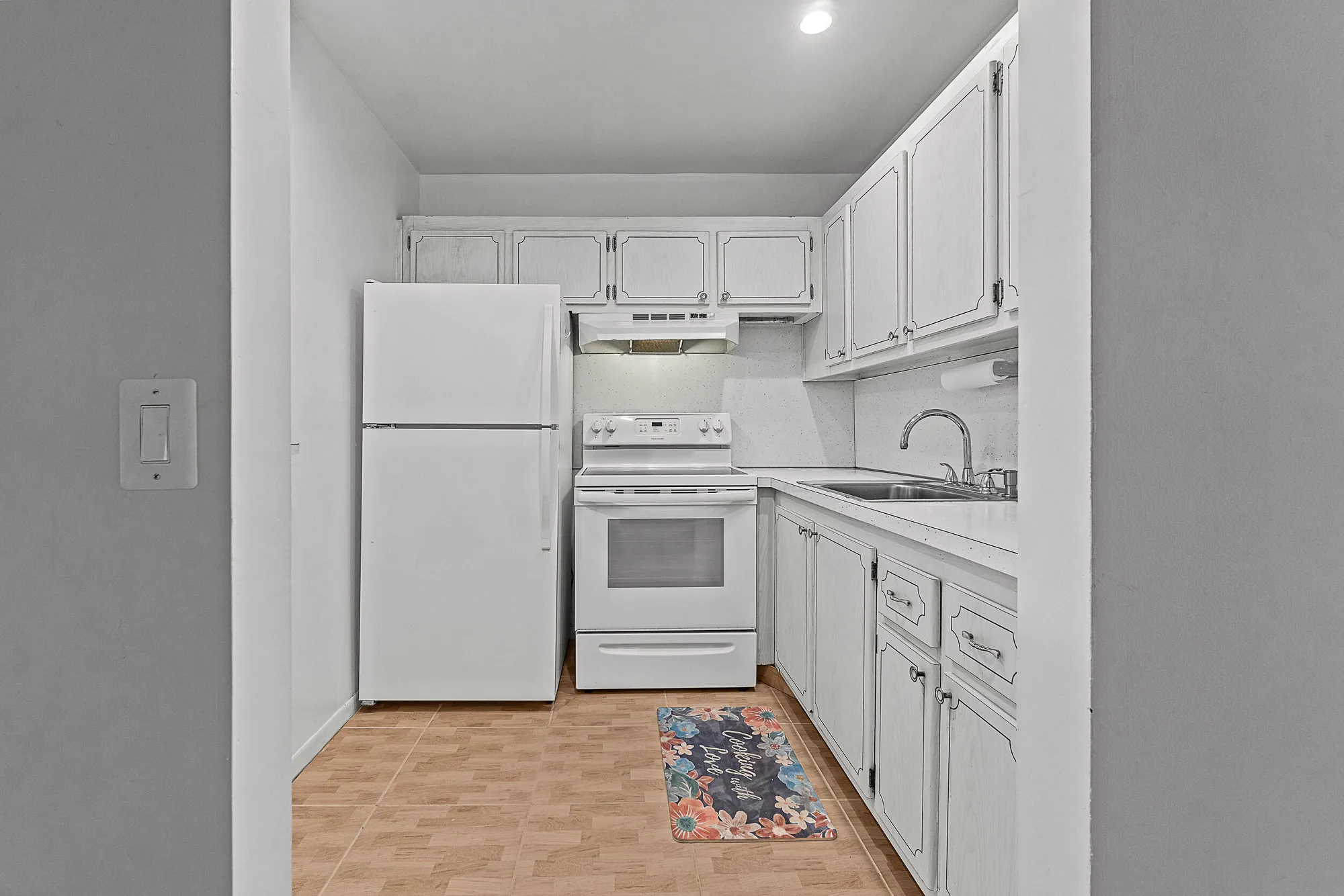 Property Slideshow image 8 of 38 | 231 dorchester j, West Palm Beach, FL, 33417