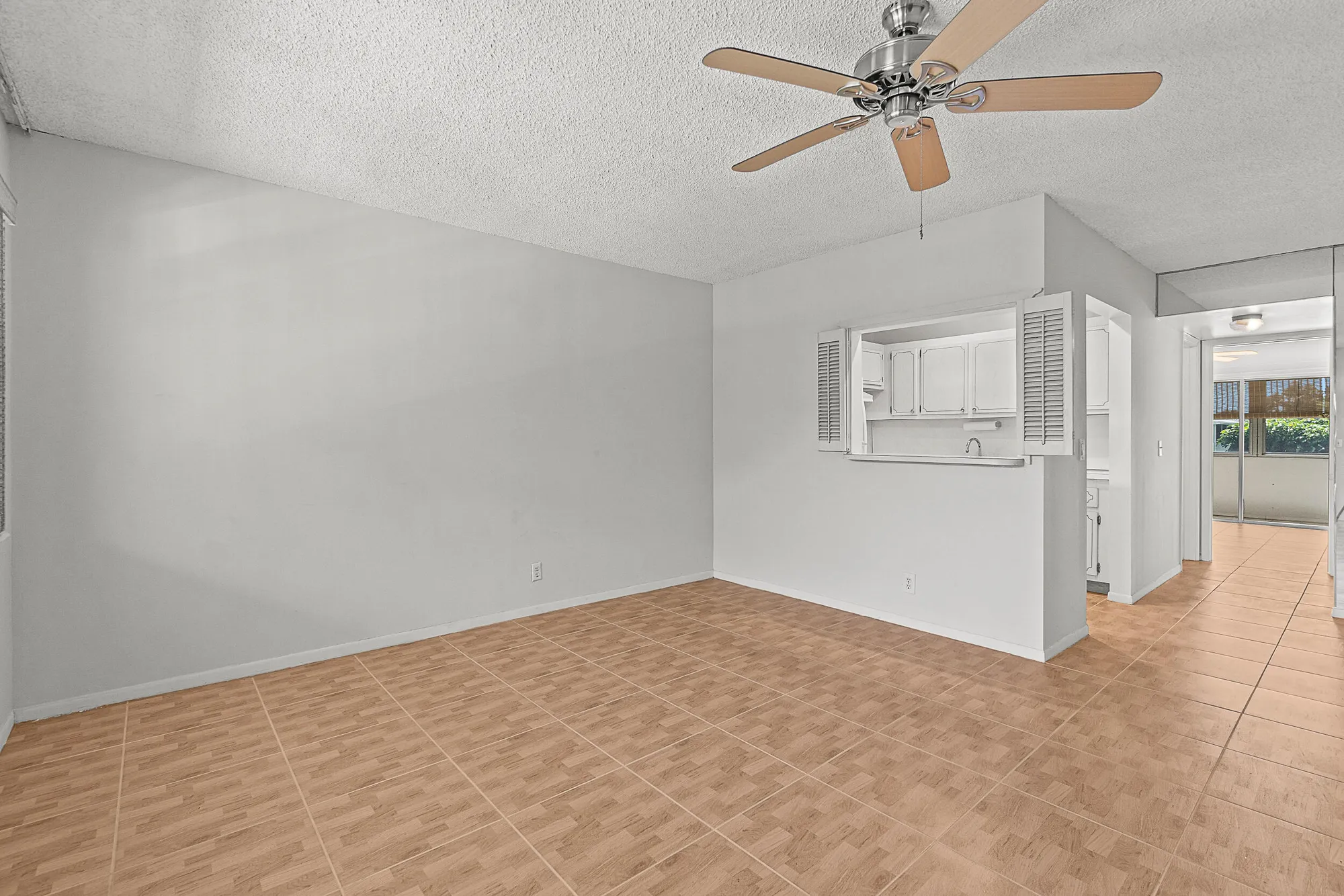 Property Slideshow image 4 of 38 | 231 dorchester j, West Palm Beach, FL, 33417