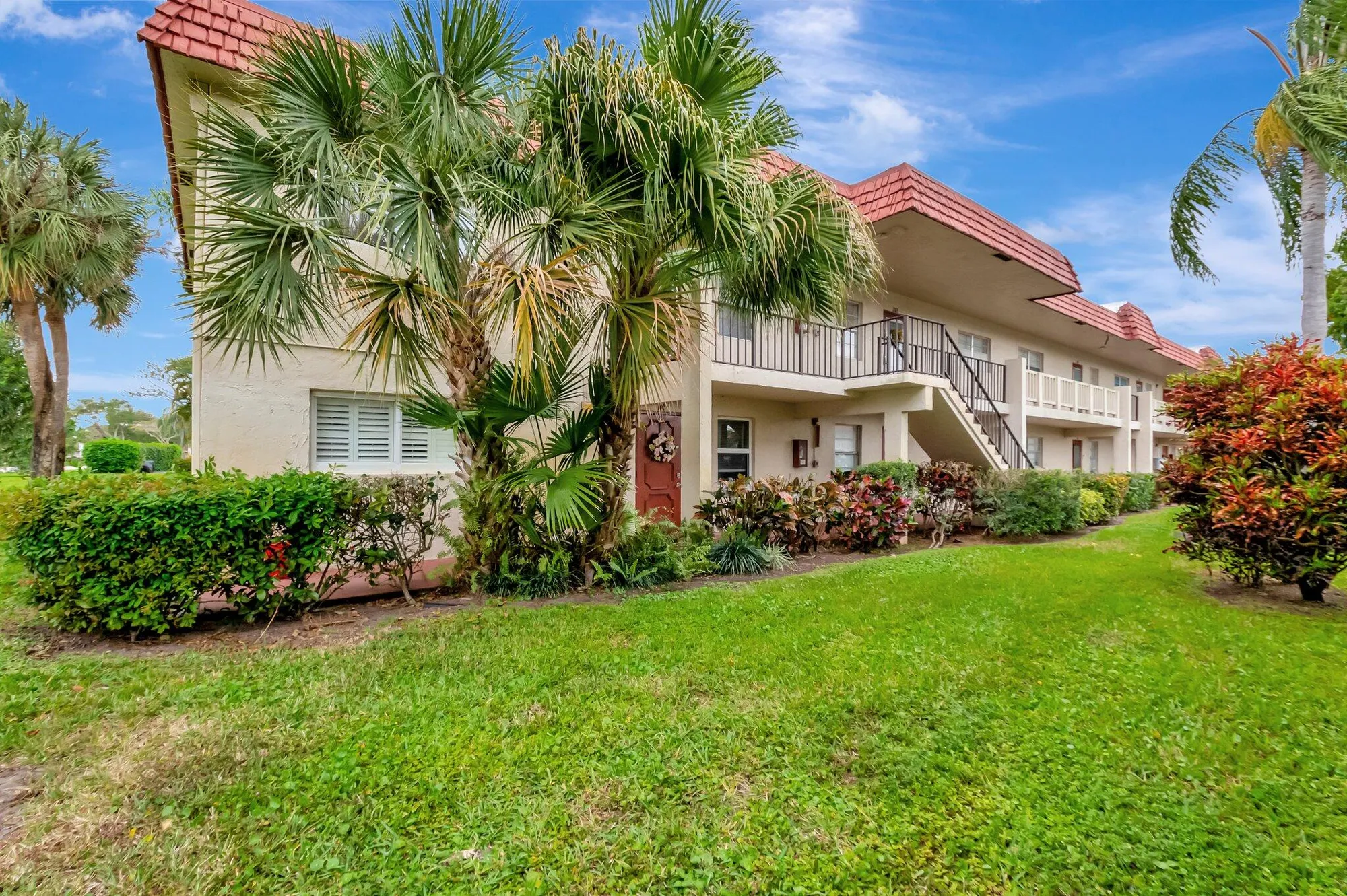 Property Slideshow image 3 of 38 | 1 abbey ln 201, Delray Beach, FL, 33446