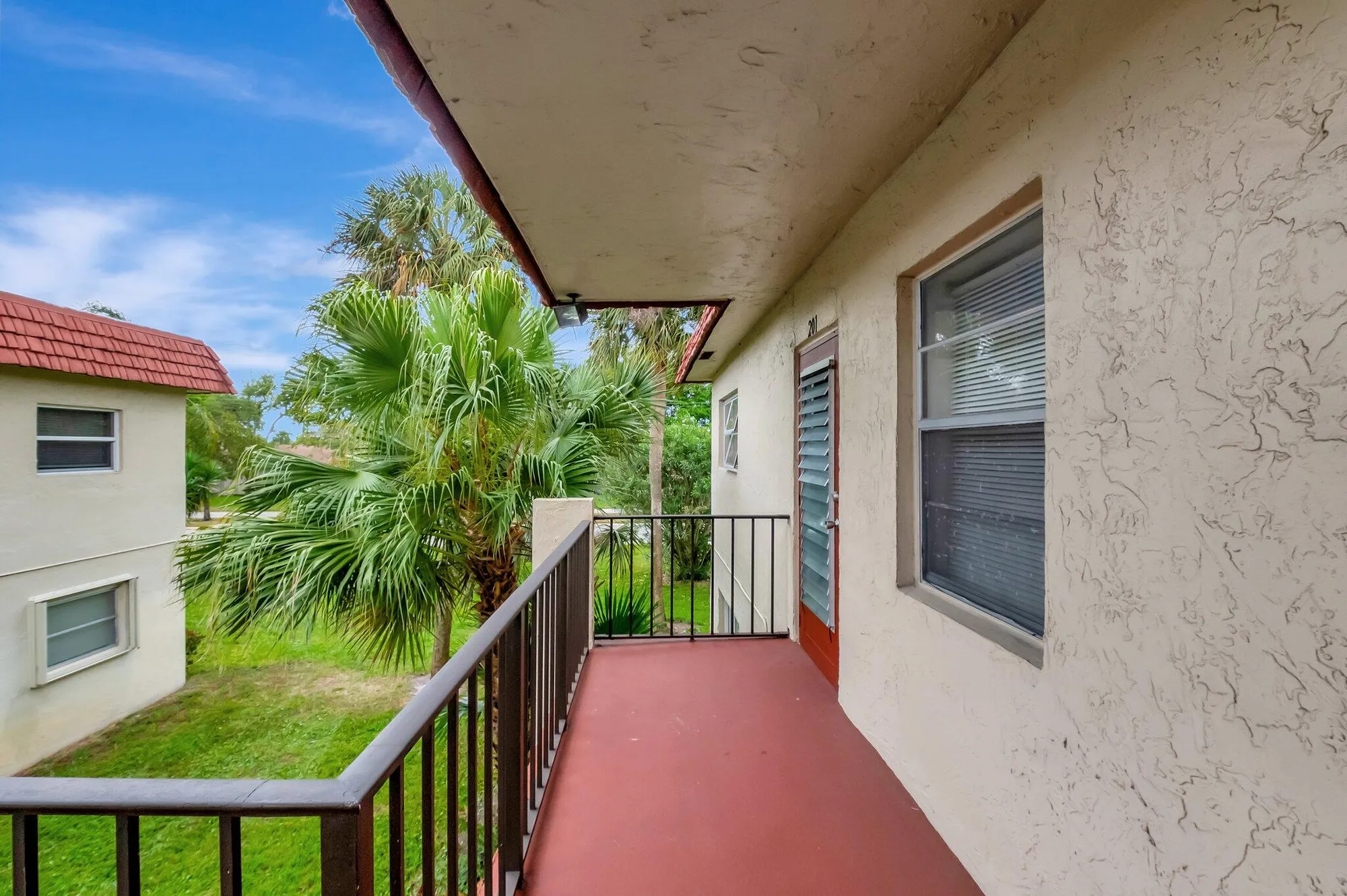 Property Slideshow image 4 of 38 | 1 abbey ln 201, Delray Beach, FL, 33446