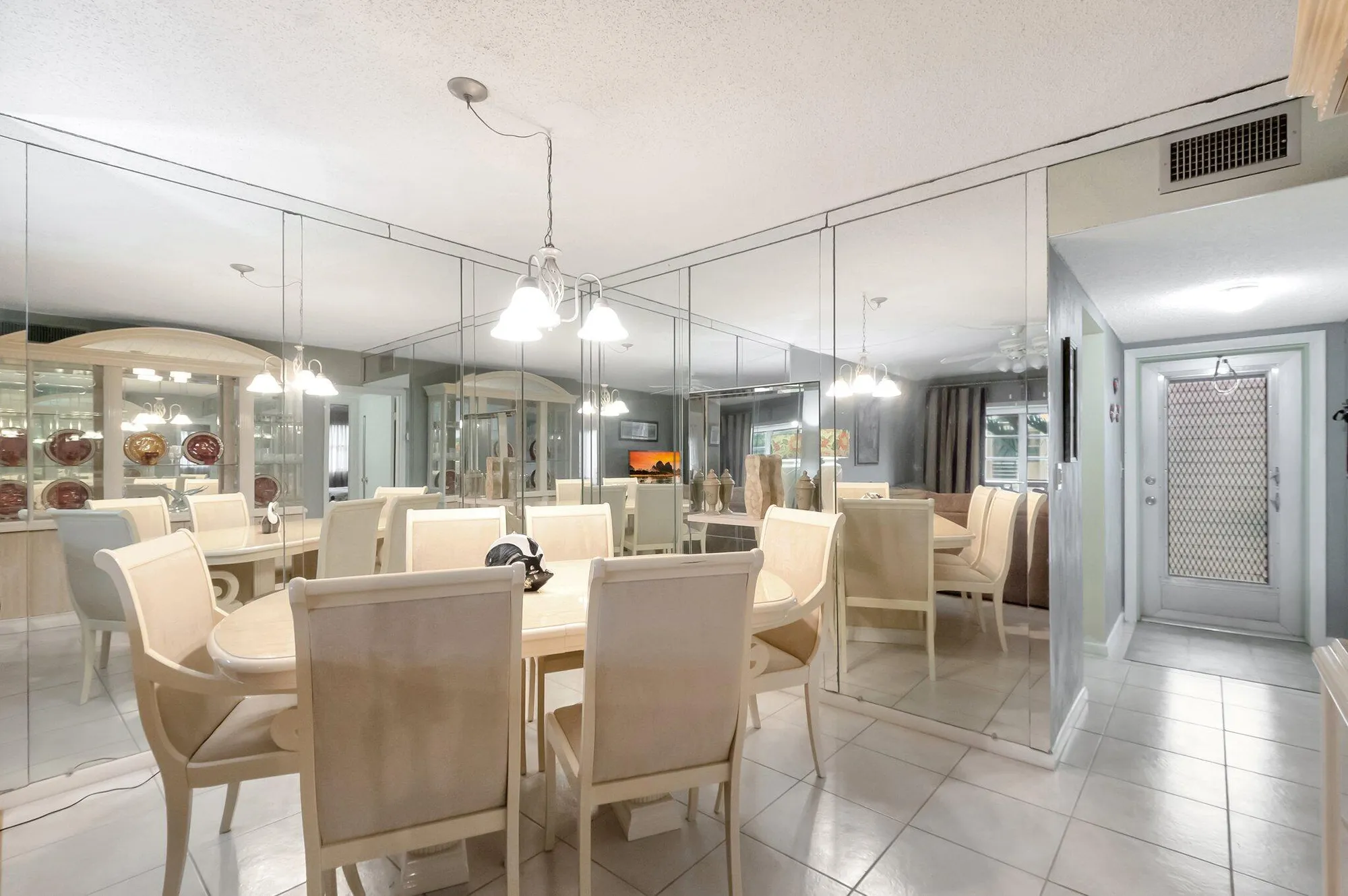 Property Slideshow image 5 of 38 | 1 abbey ln 201, Delray Beach, FL, 33446