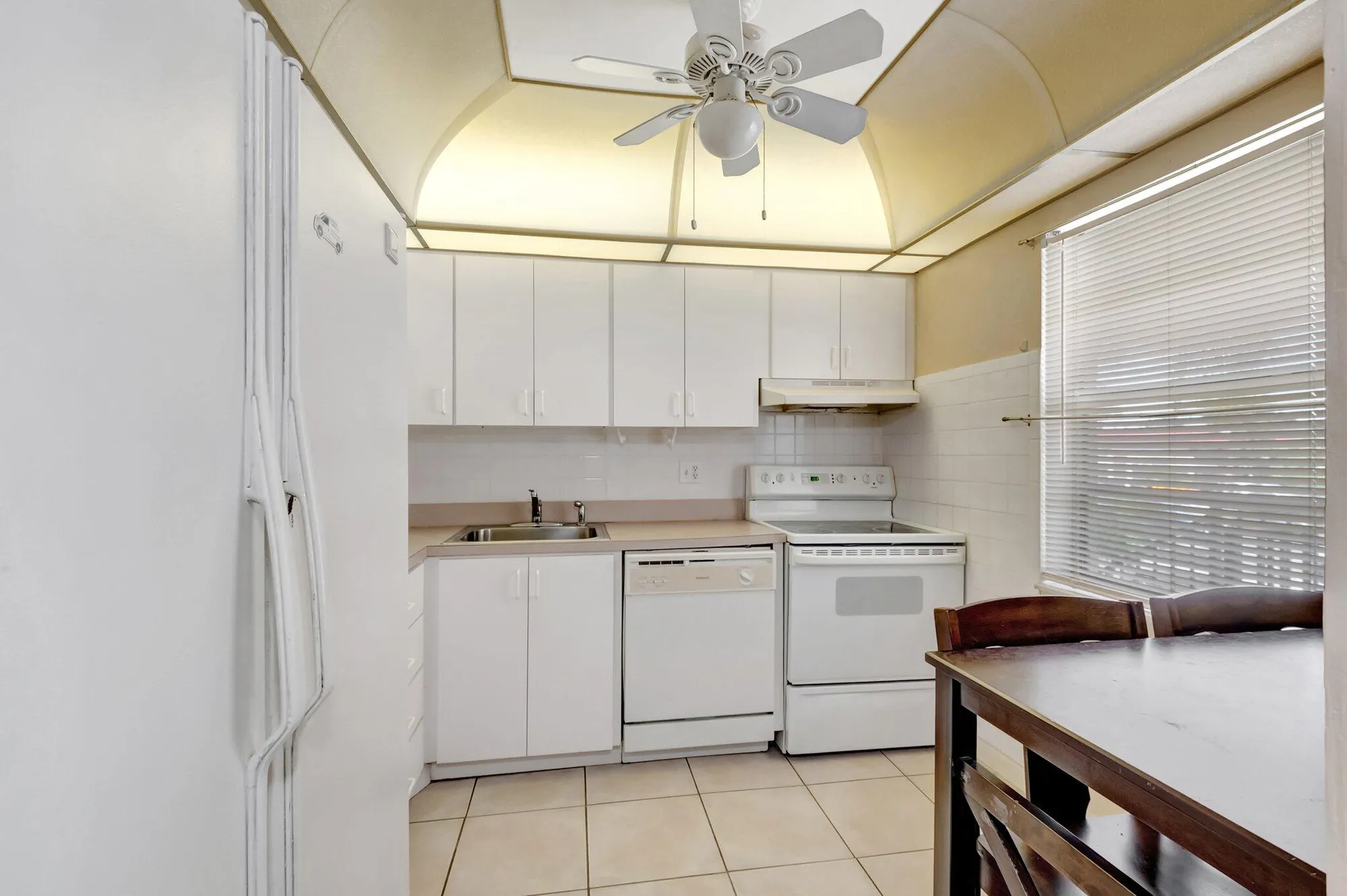 Property Slideshow image 11 of 38 | 1 abbey ln 201, Delray Beach, FL, 33446