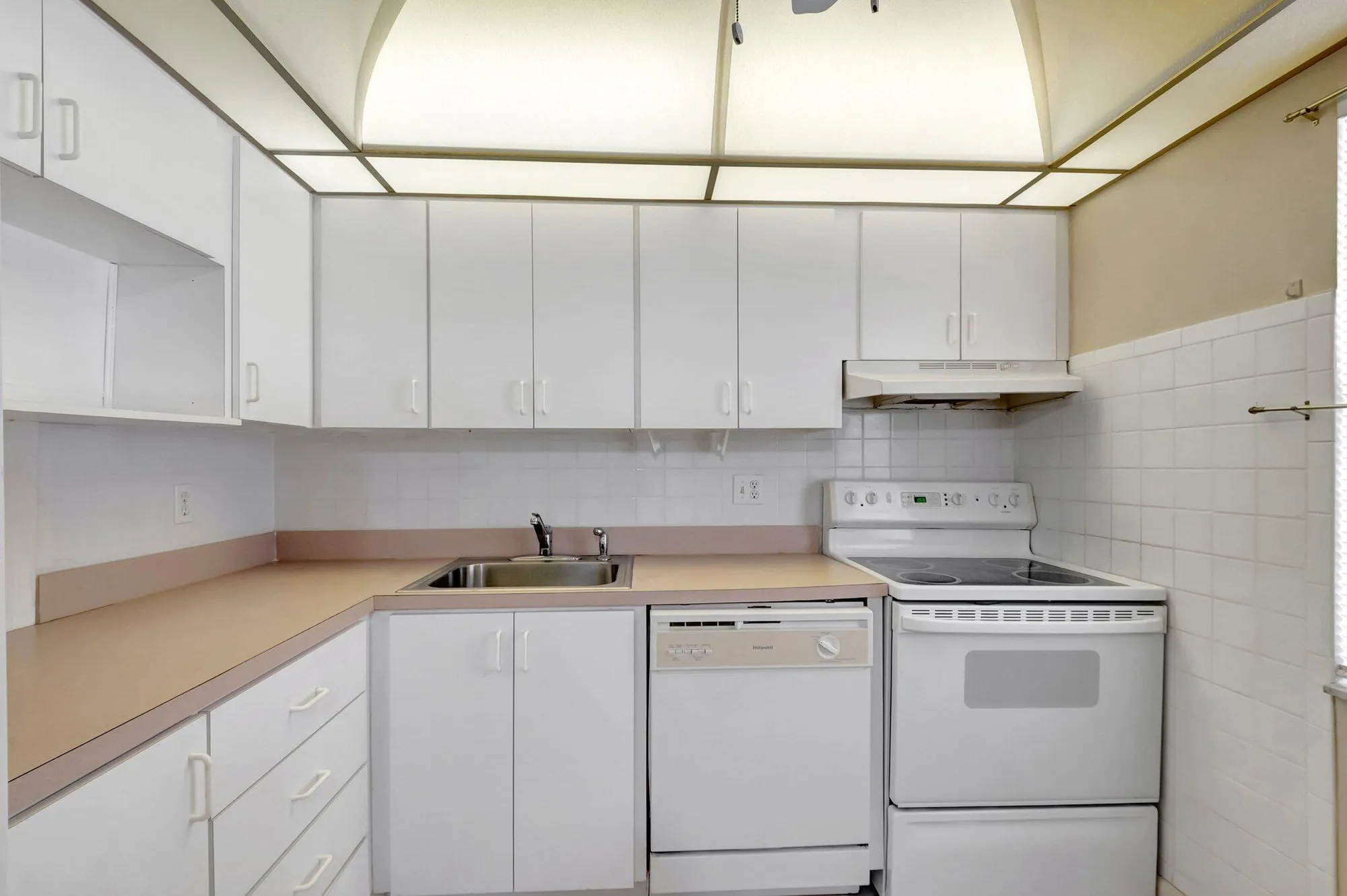 Property Slideshow image 12 of 38 | 1 abbey ln 201, Delray Beach, FL, 33446