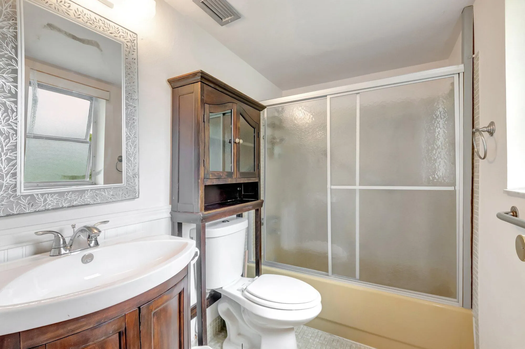 Property Slideshow image 21 of 38 | 1 abbey ln 201, Delray Beach, FL, 33446