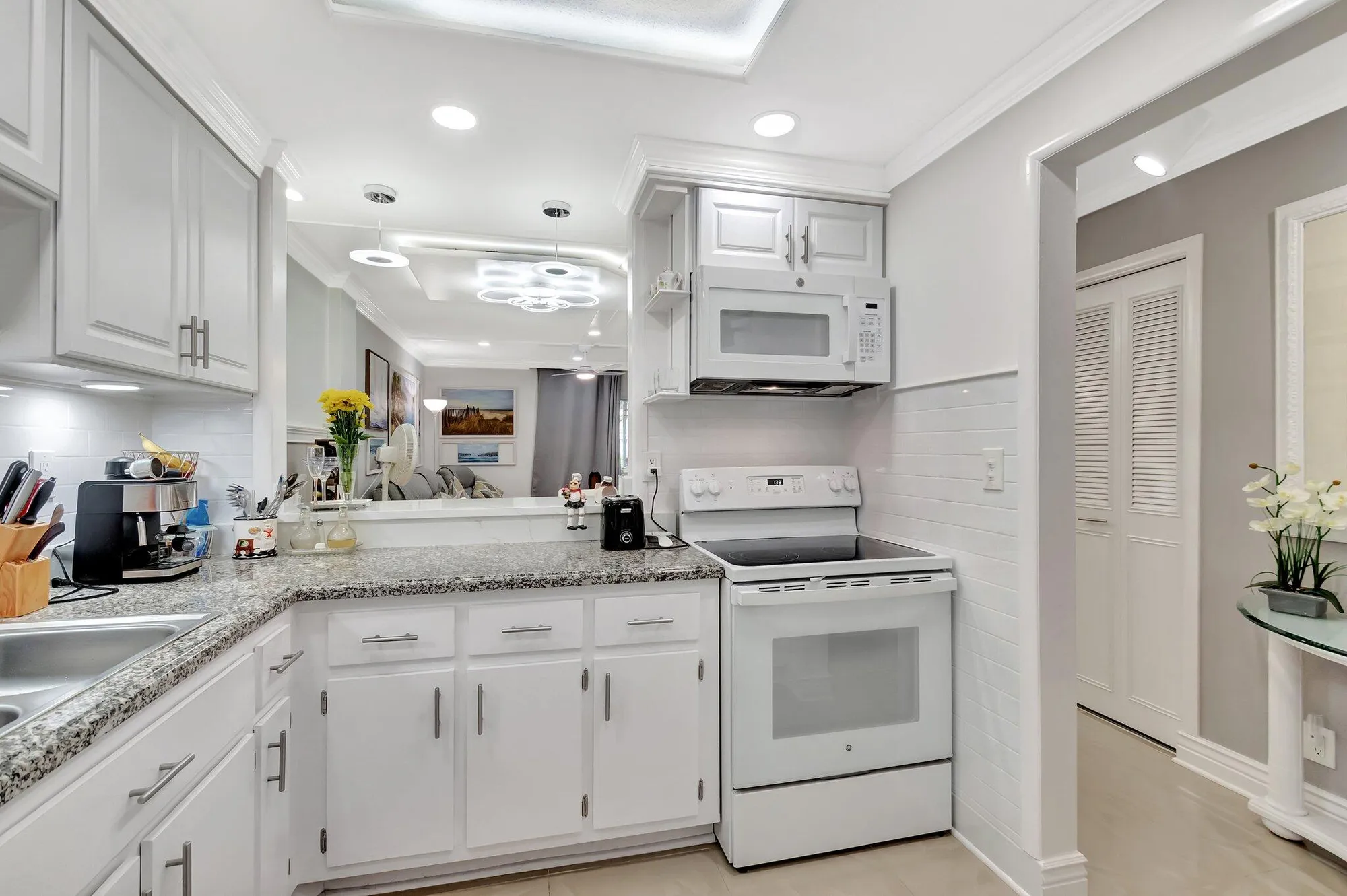 Property Slideshow image 6 of 37 | 2616 garden dr 112, Lake Worth, FL, 33461