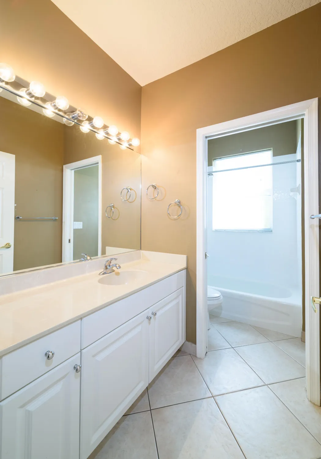 Property Slideshow image 14 of 21 | 10102 diamond lake rd, Boynton Beach, FL, 33437