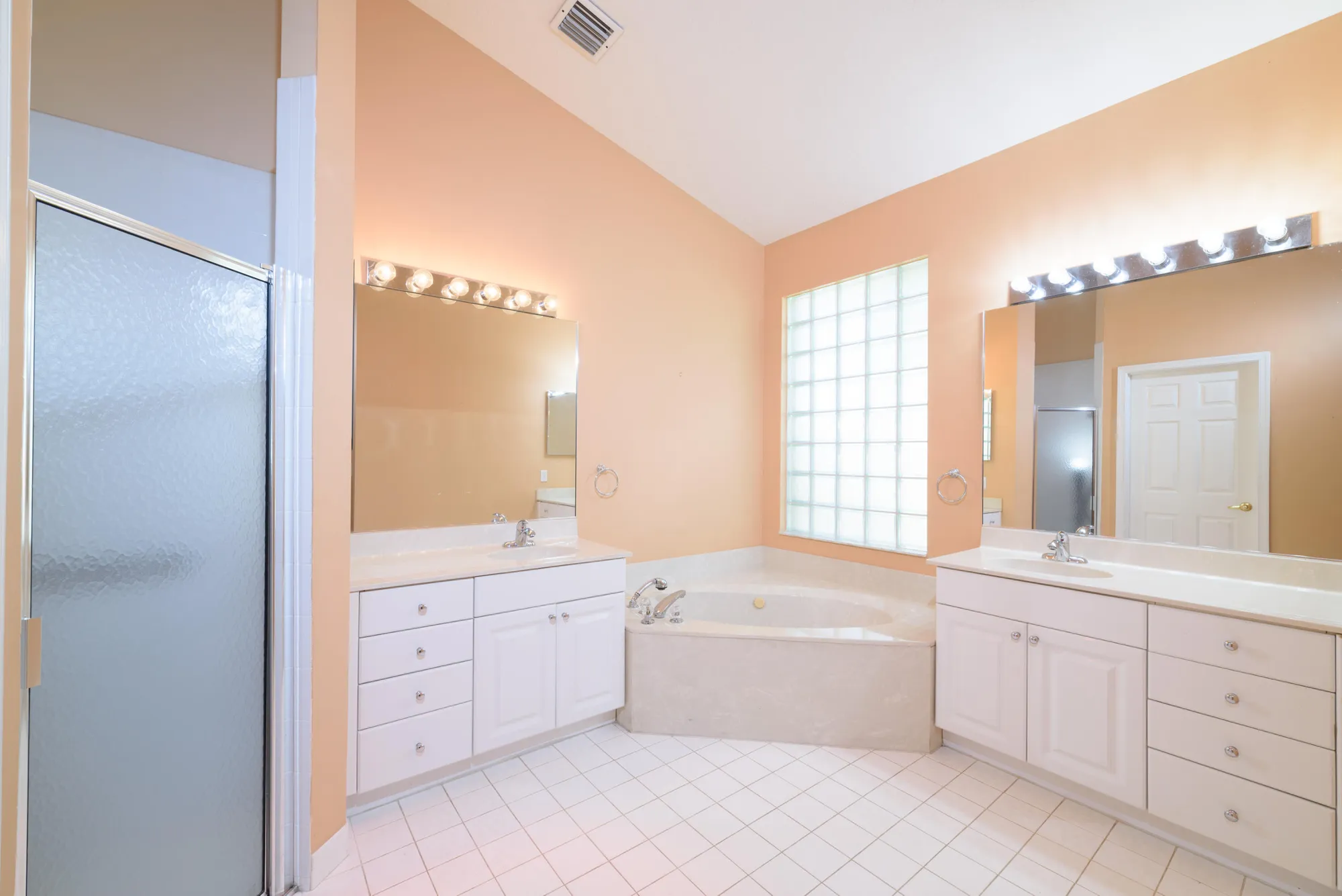 Property Slideshow image 11 of 21 | 10102 diamond lake rd, Boynton Beach, FL, 33437