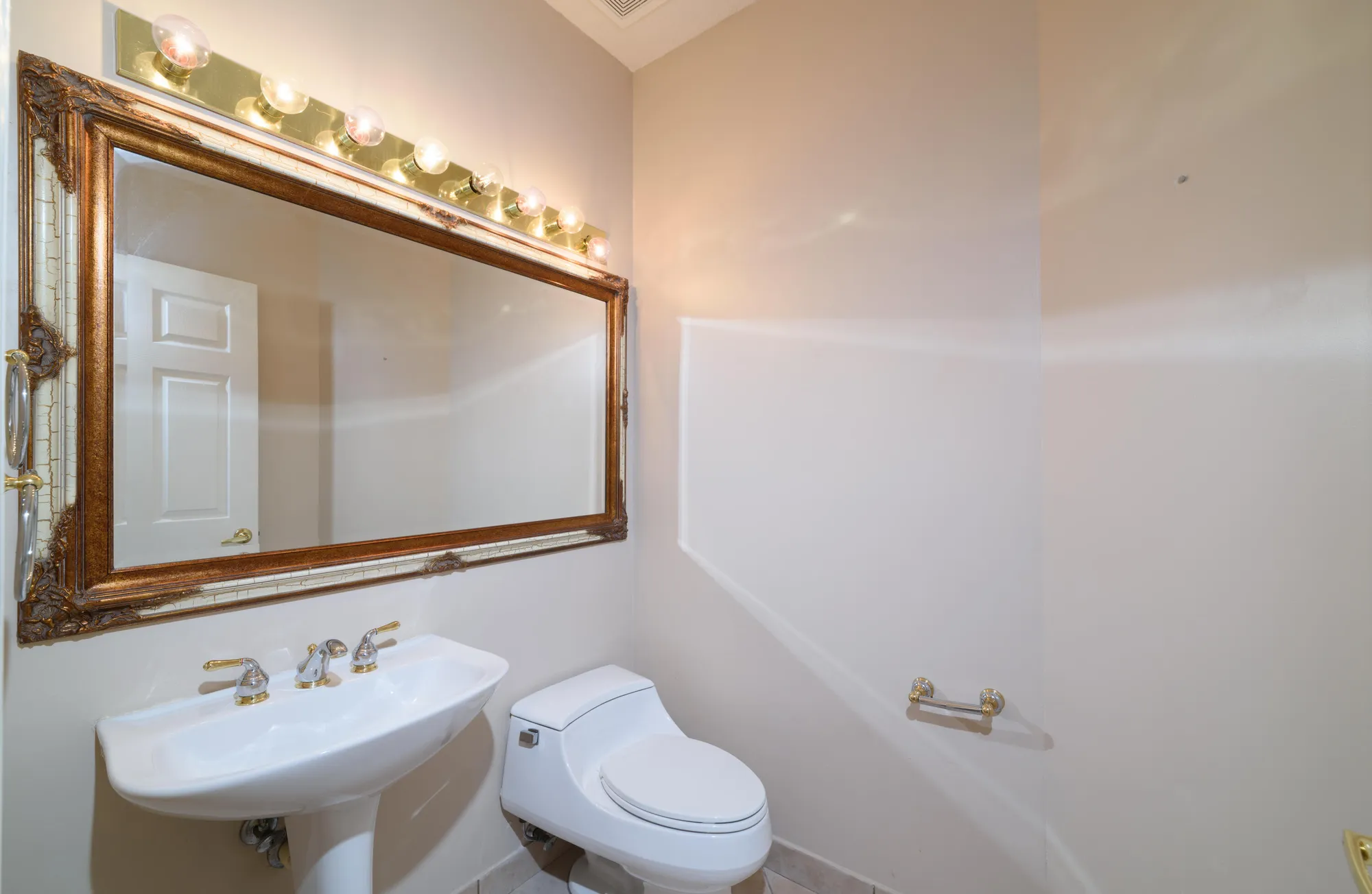 Property Slideshow image 15 of 21 | 10102 diamond lake rd, Boynton Beach, FL, 33437