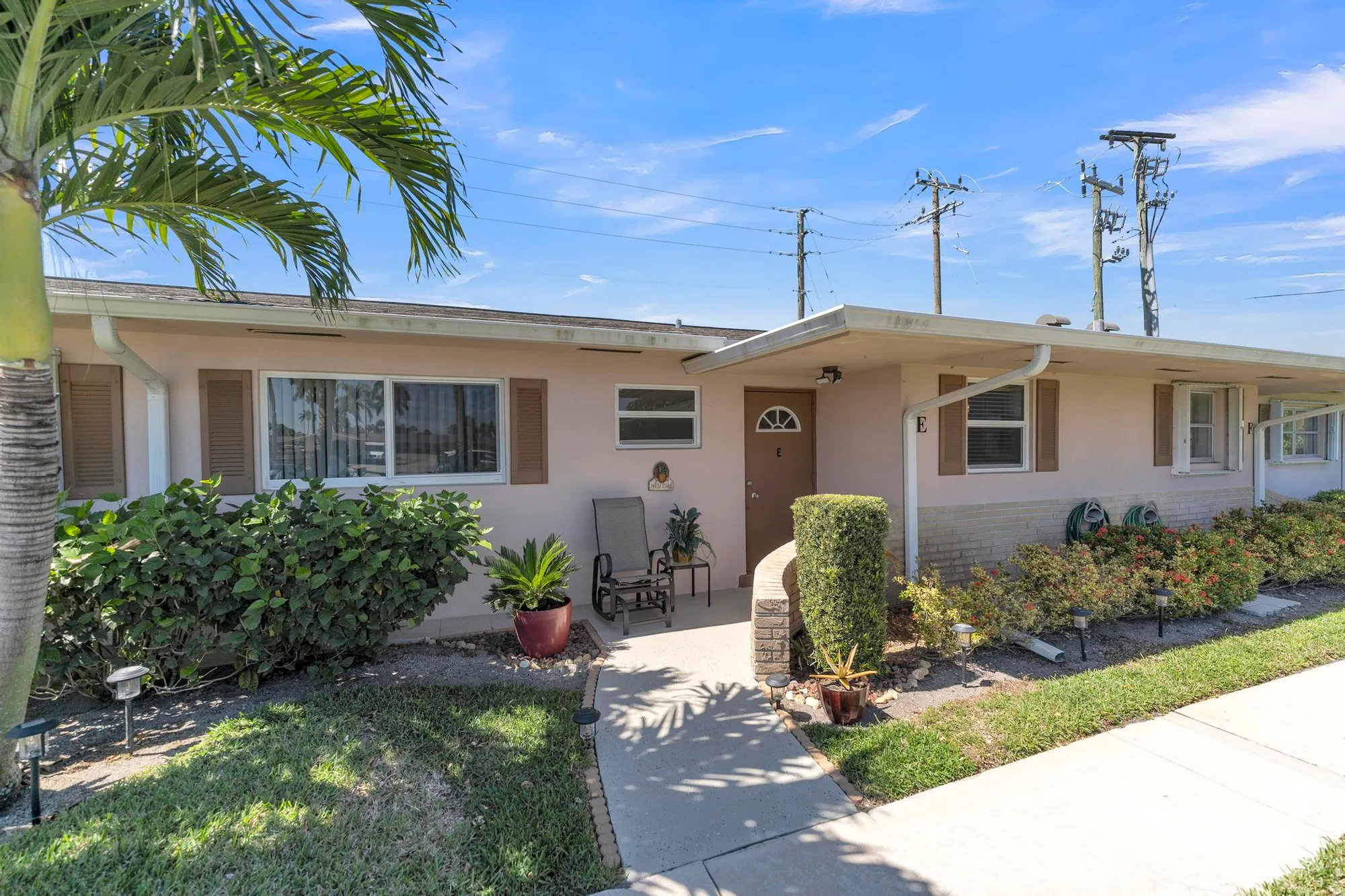 Property Slideshow image 2 of 45 | 2533 dudley dr e, West Palm Beach, FL, 33415