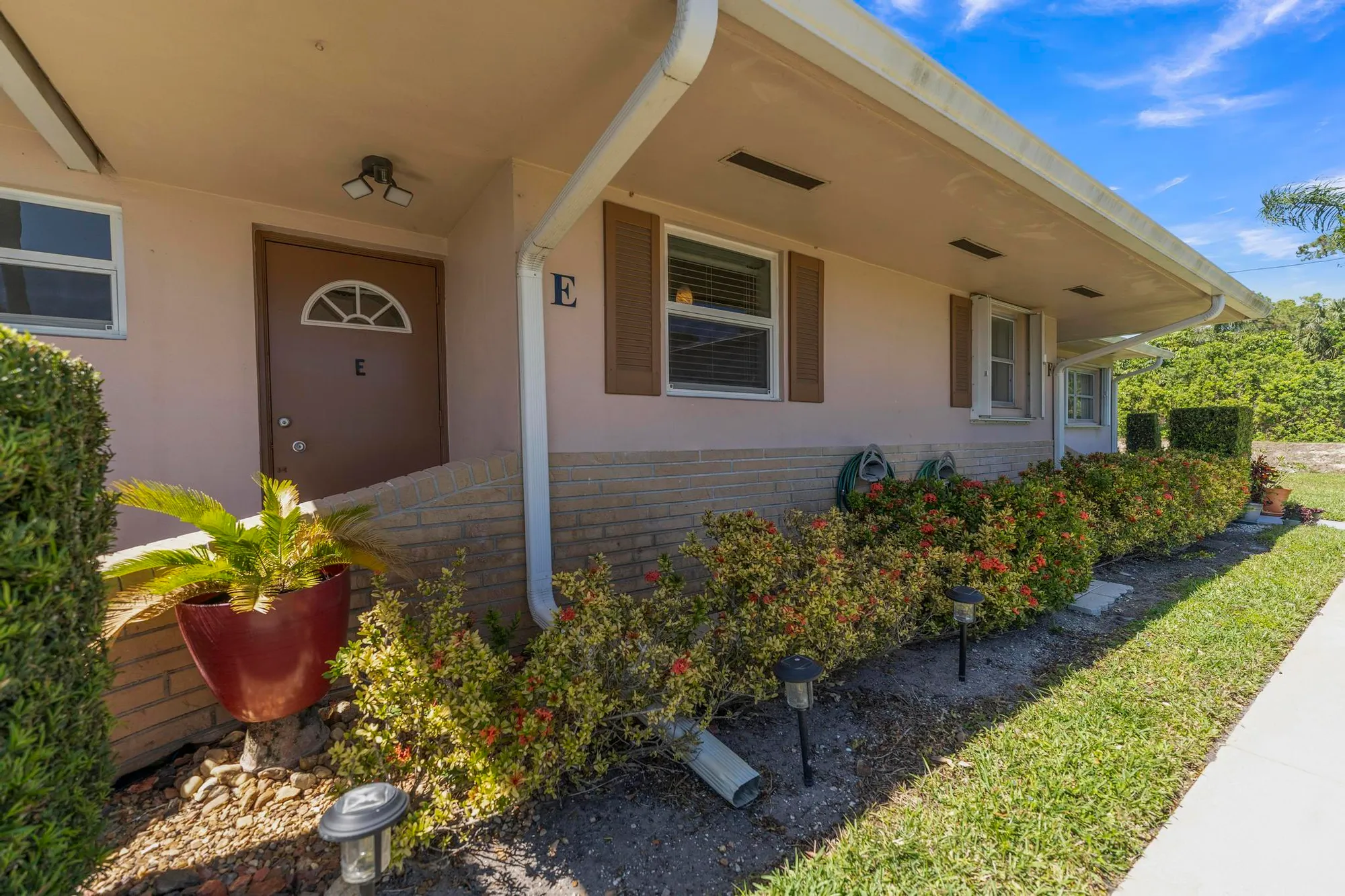 Property Slideshow image 3 of 45 | 2533 dudley dr e, West Palm Beach, FL, 33415