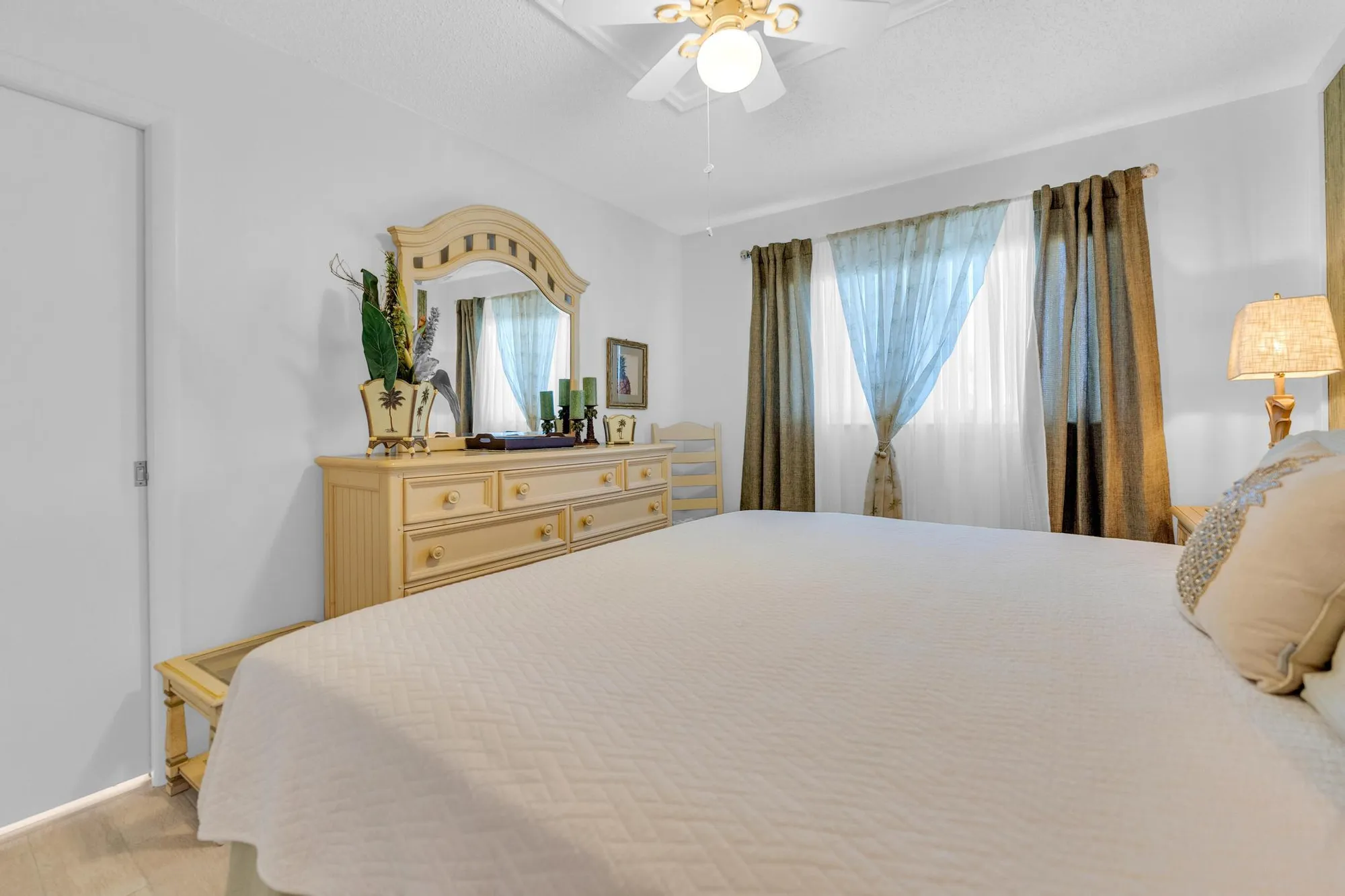 Property Slideshow image 22 of 45 | 2533 dudley dr e, West Palm Beach, FL, 33415