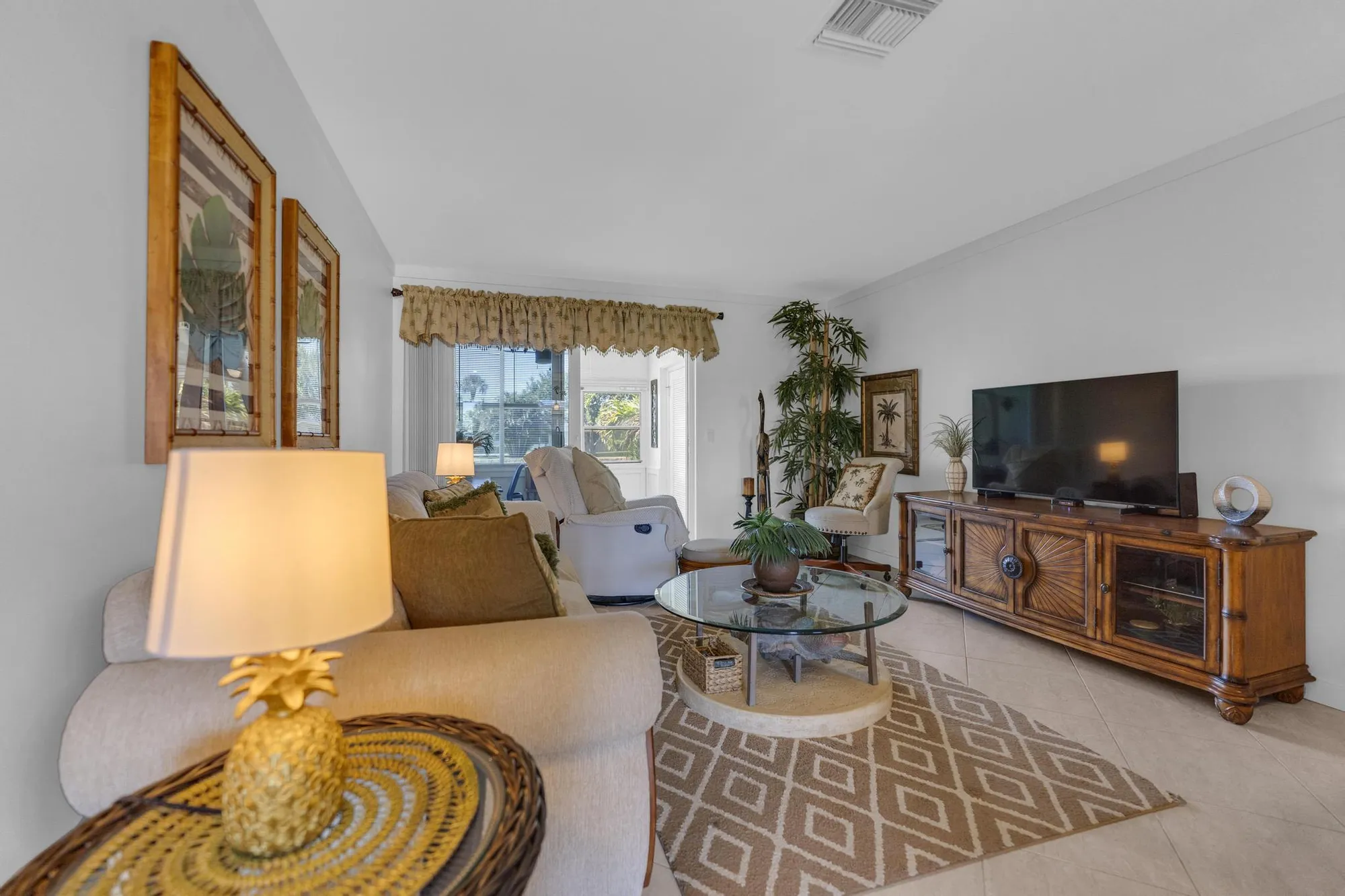 Property Slideshow image 10 of 45 | 2533 dudley dr e, West Palm Beach, FL, 33415