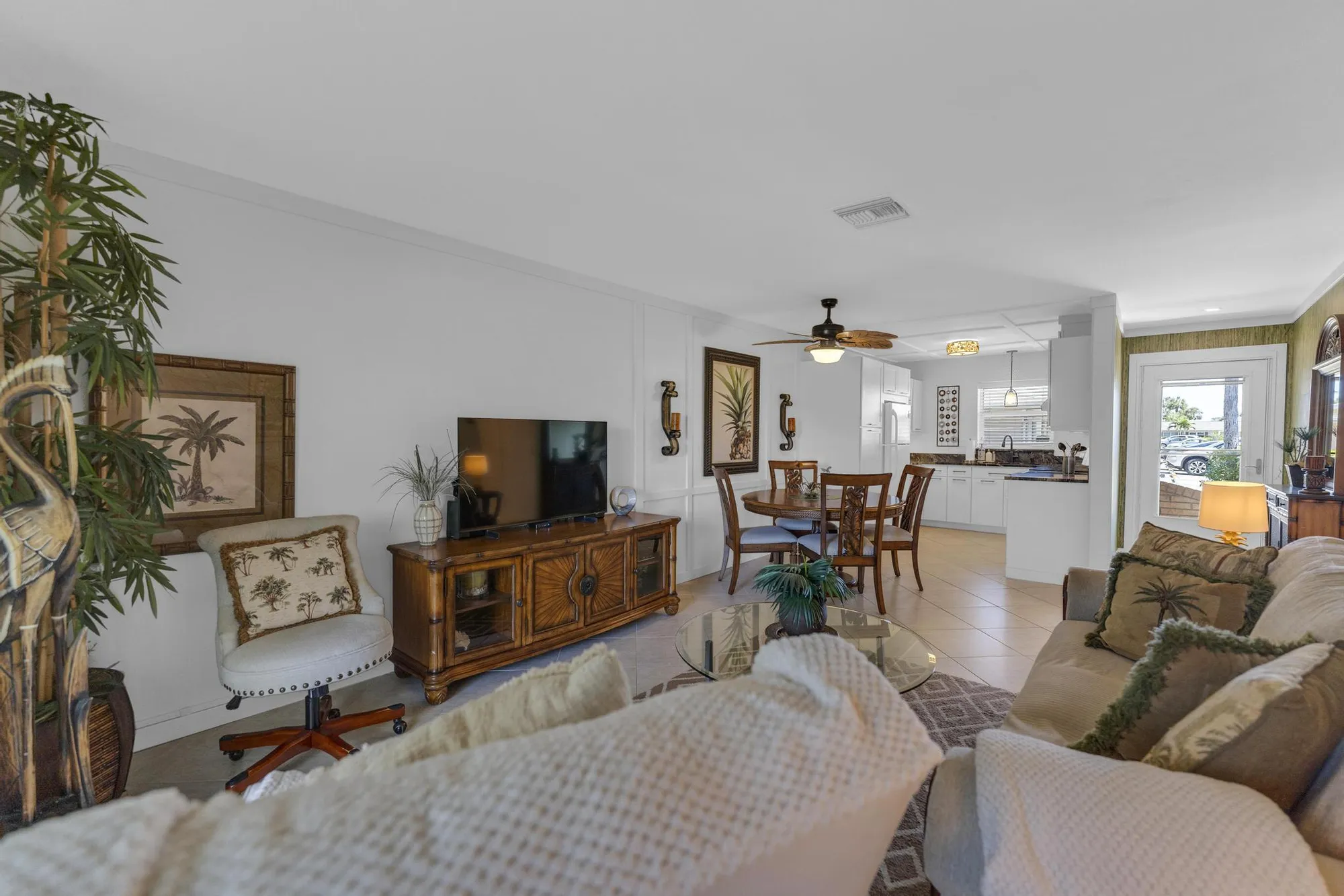 Property Slideshow image 12 of 45 | 2533 dudley dr e, West Palm Beach, FL, 33415