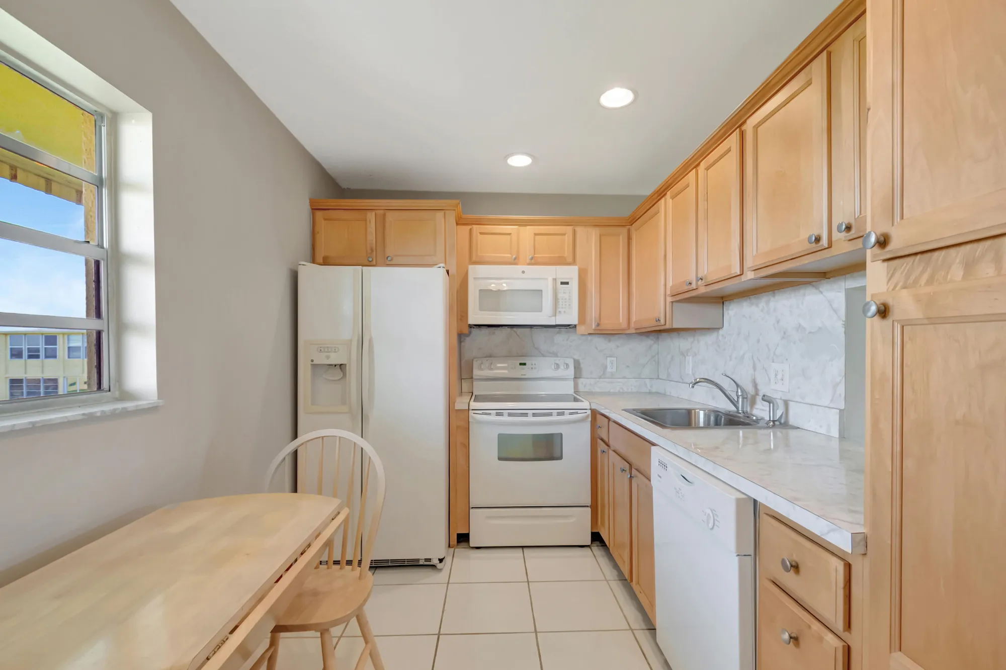 Property Slideshow image 6 of 40 | 2515 ne 1st ct apt 412, Boynton Beach, FL, 33435