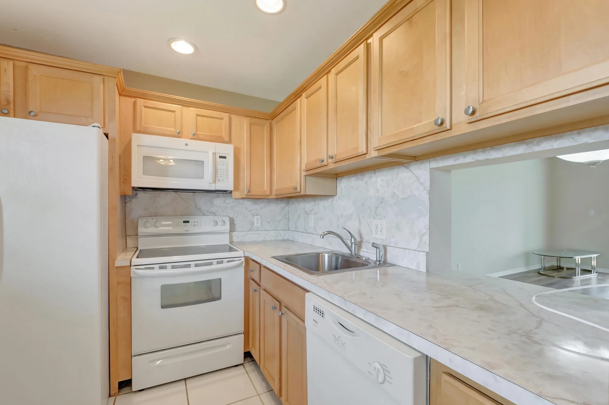 Property Slideshow image 7 of 40 | 2515 ne 1st ct apt 412, Boynton Beach, FL, 33435
